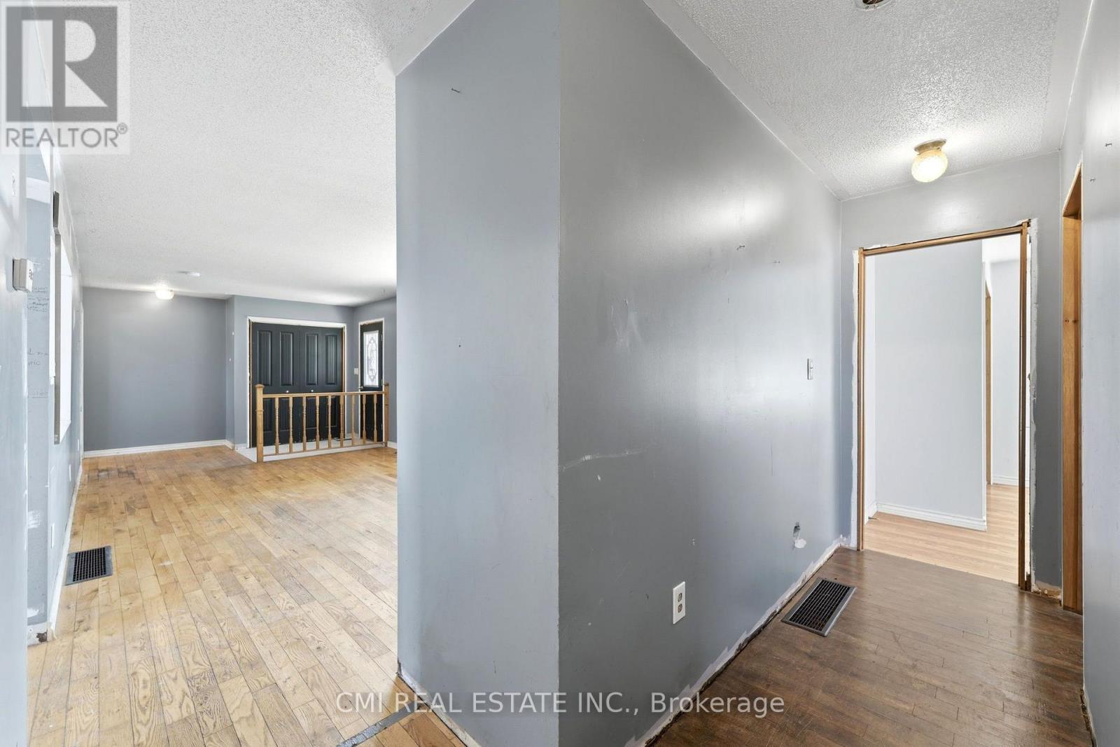 50 ERIE STREET N - 10