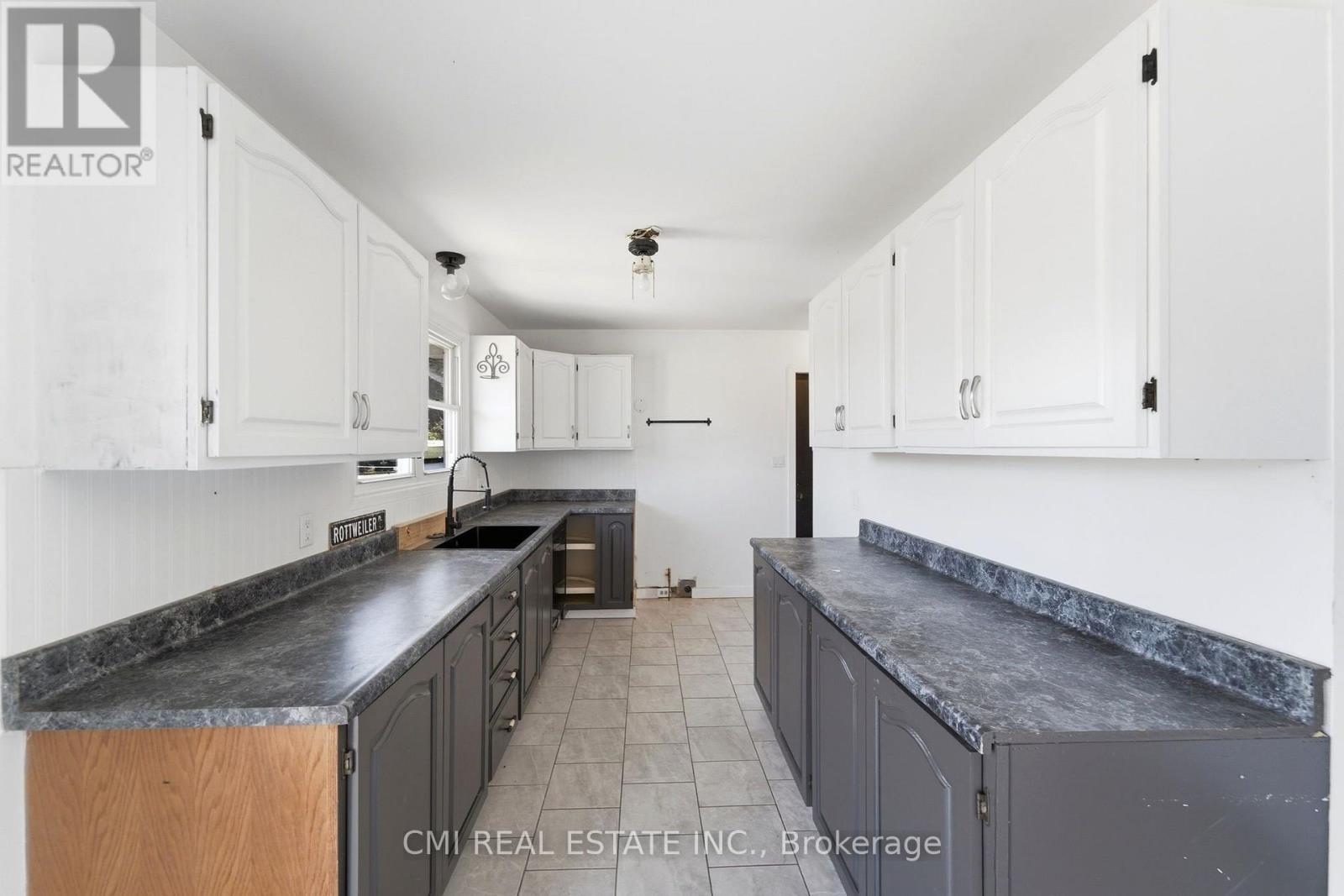 50 ERIE STREET N - Image 16