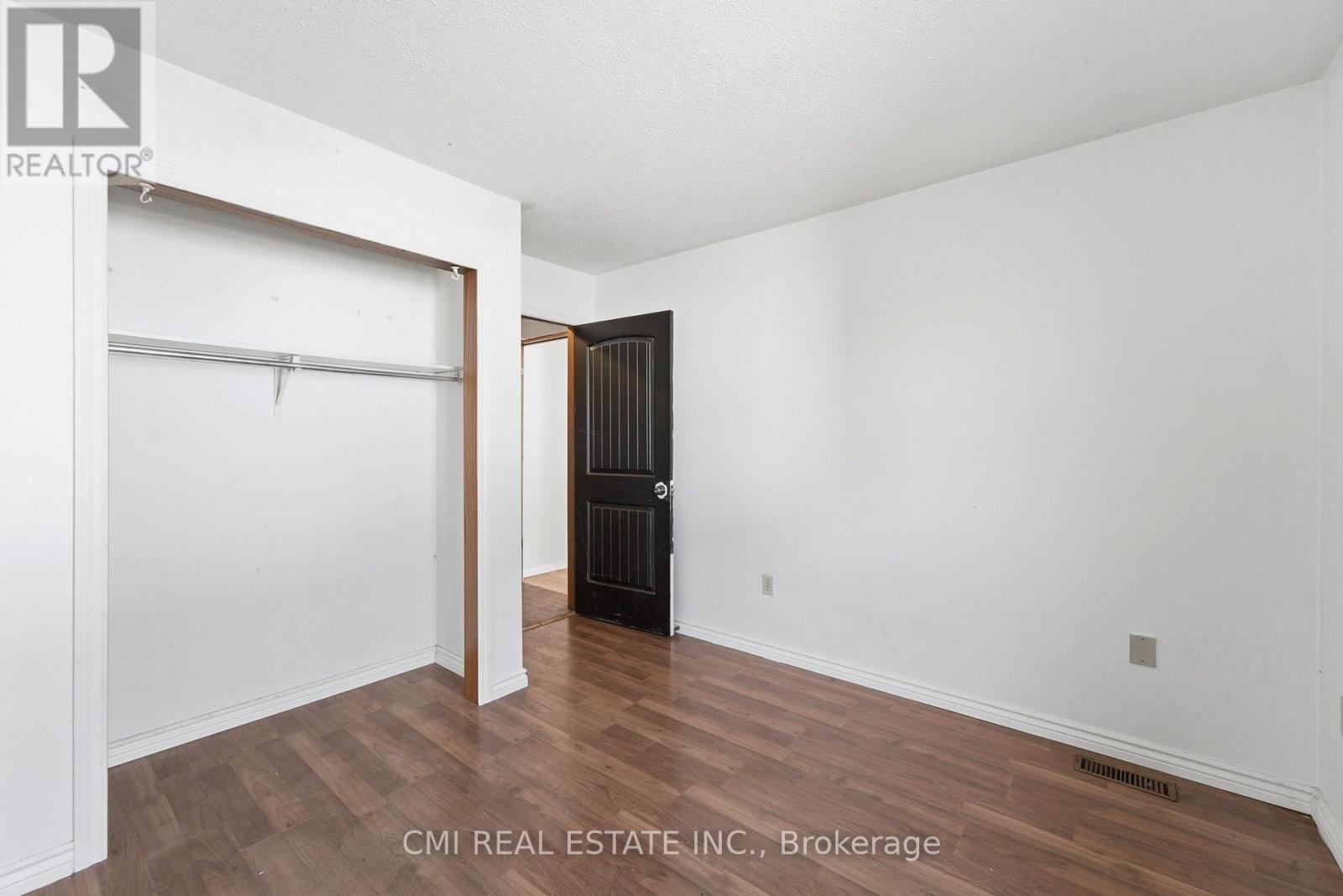 50 ERIE STREET N - Image 21