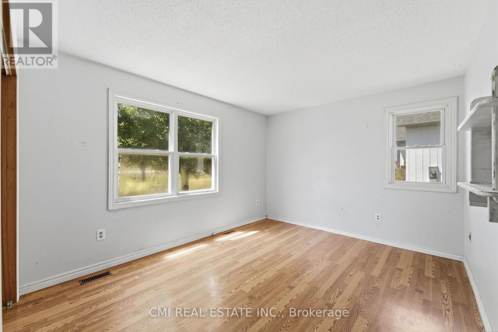 50 ERIE STREET N - Image 22