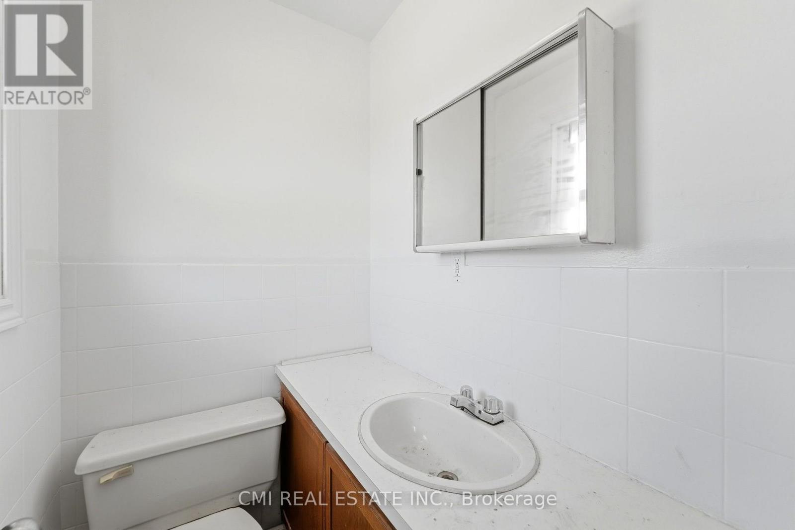 50 ERIE STREET N - Image 28