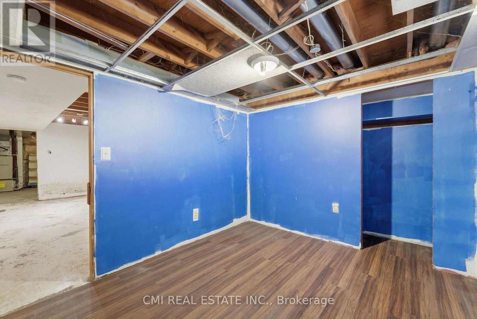 50 ERIE STREET N - Image 31