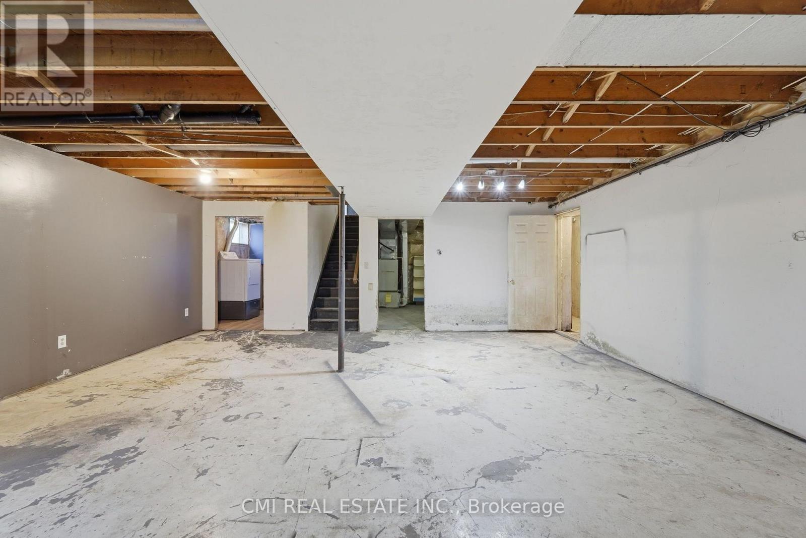 50 ERIE STREET N - Image 32