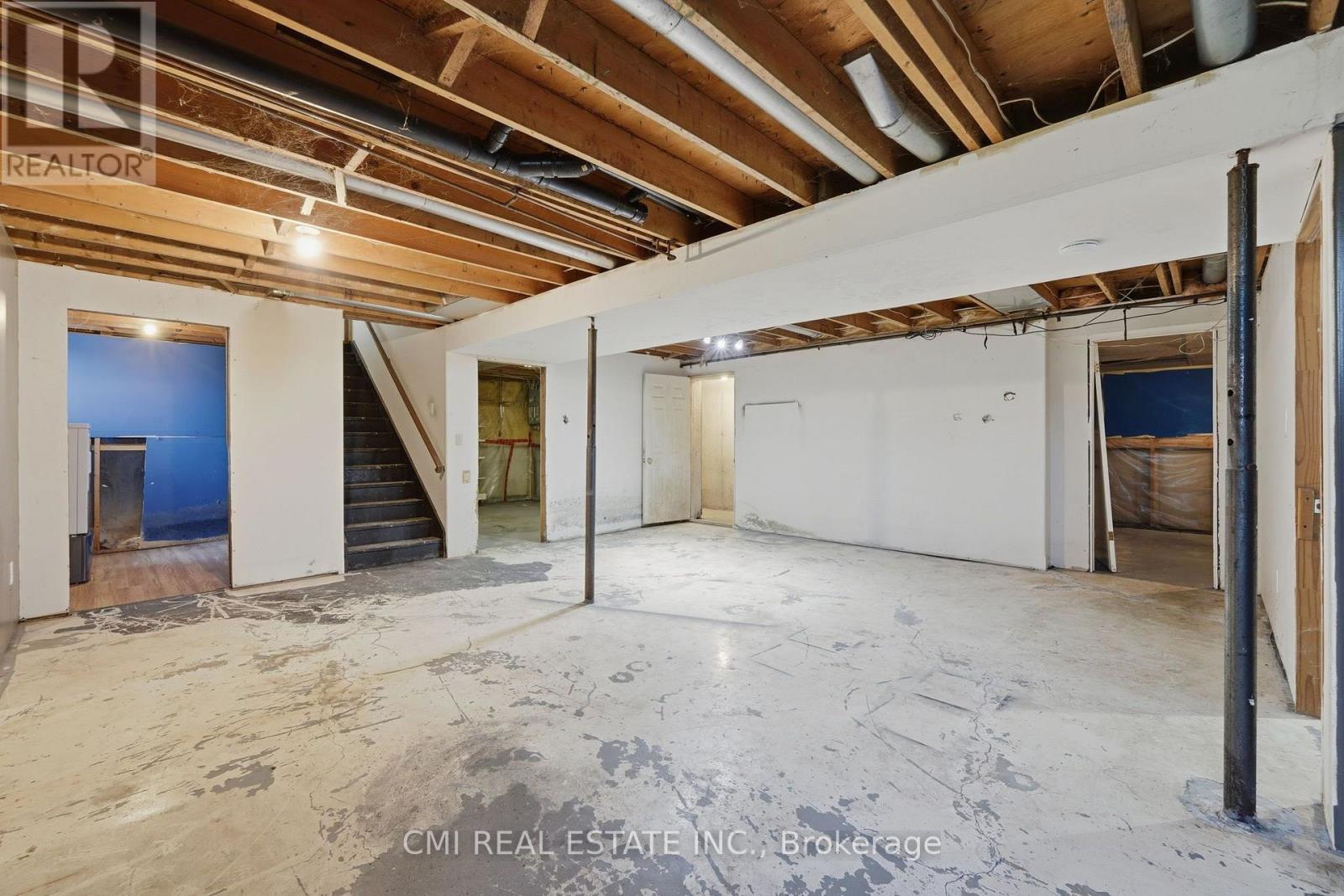 50 ERIE STREET N - 36