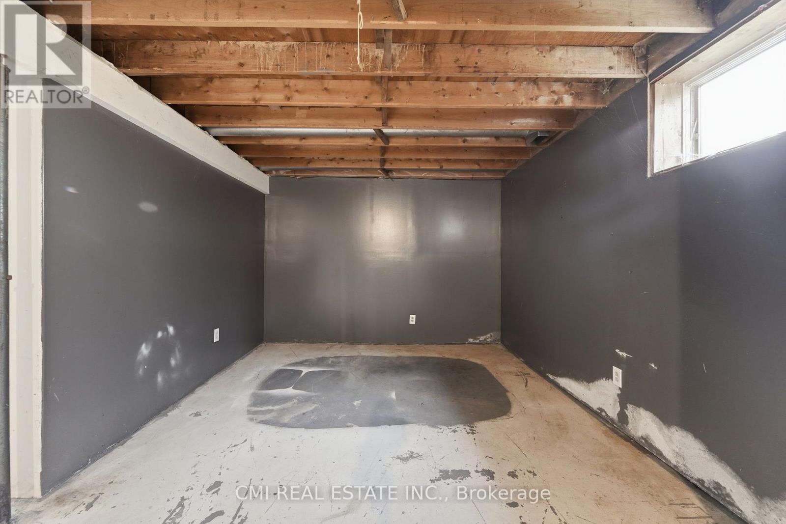 50 ERIE STREET N - 38