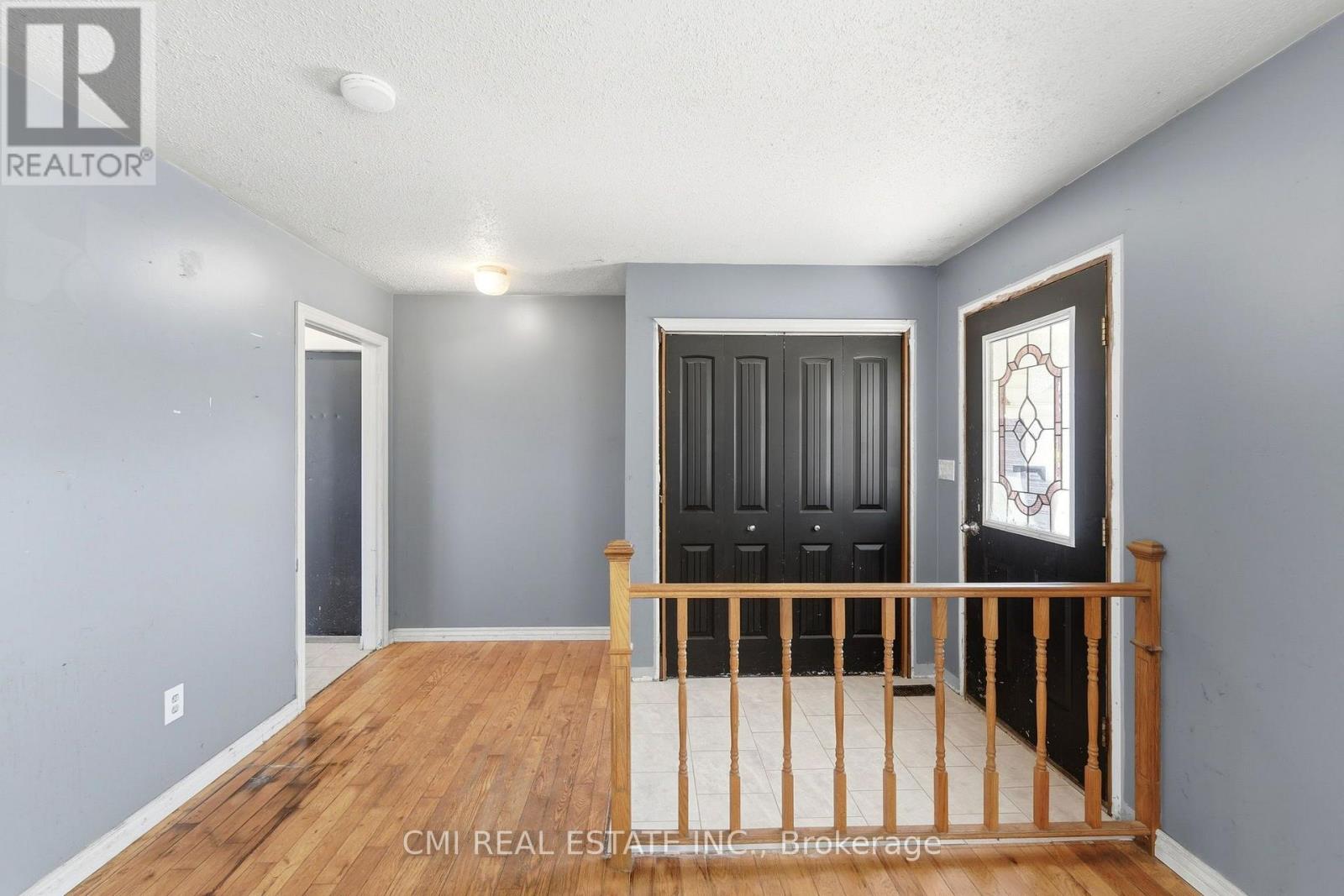 50 ERIE STREET N - Image 6