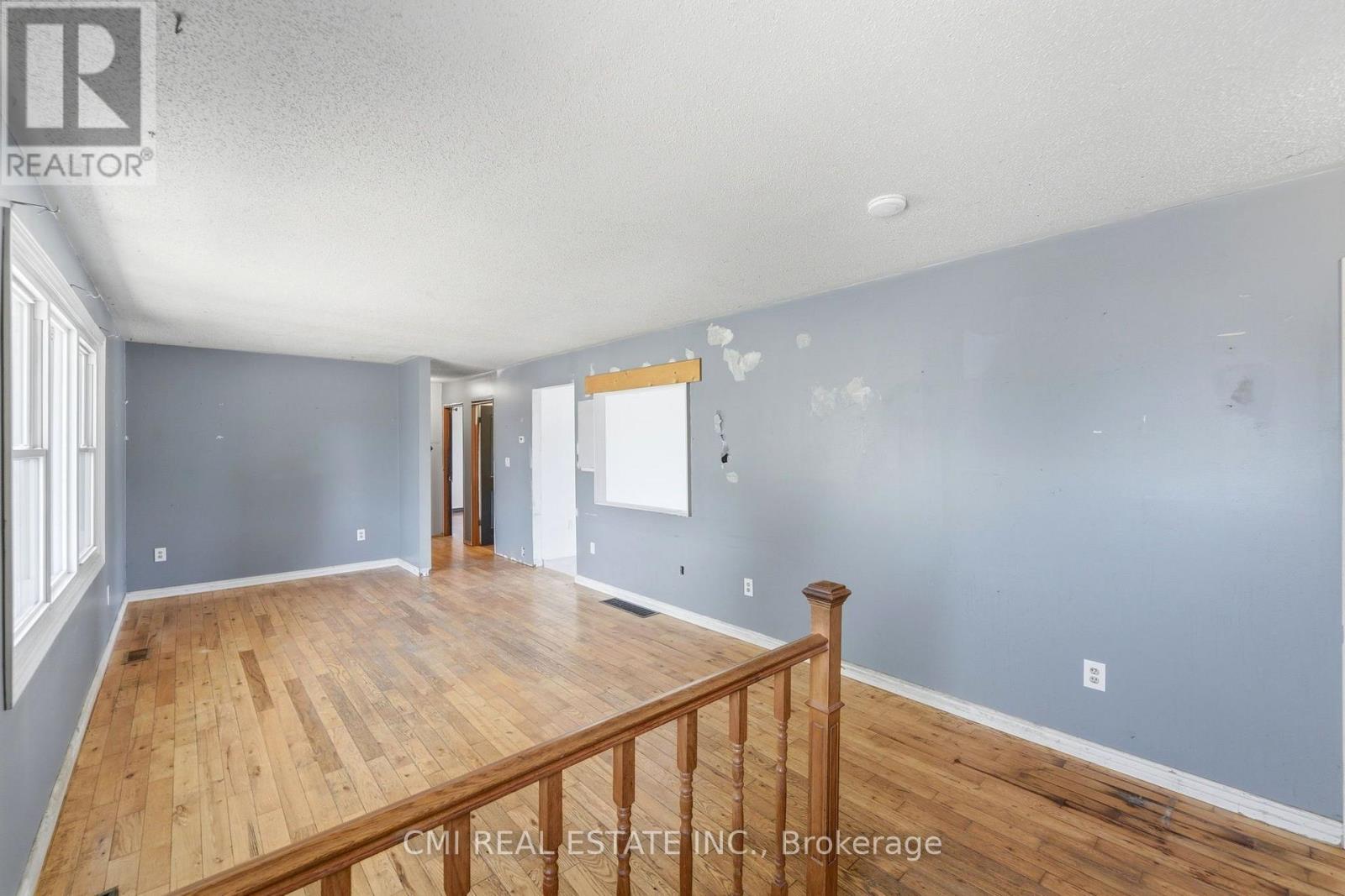 50 ERIE STREET N - Image 9