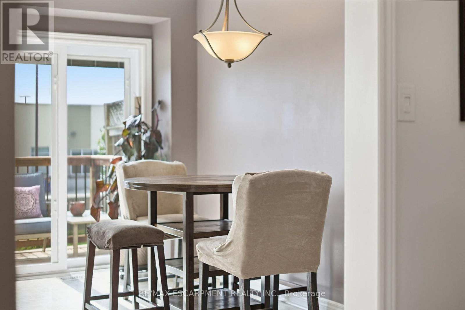 8 SLATER COURT - 11