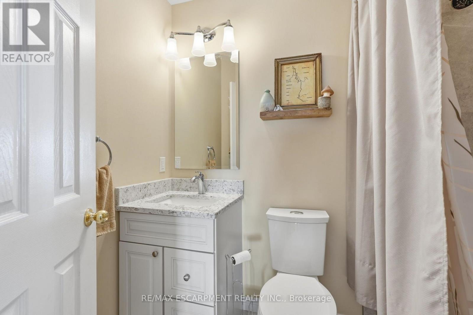 8 SLATER COURT - 16