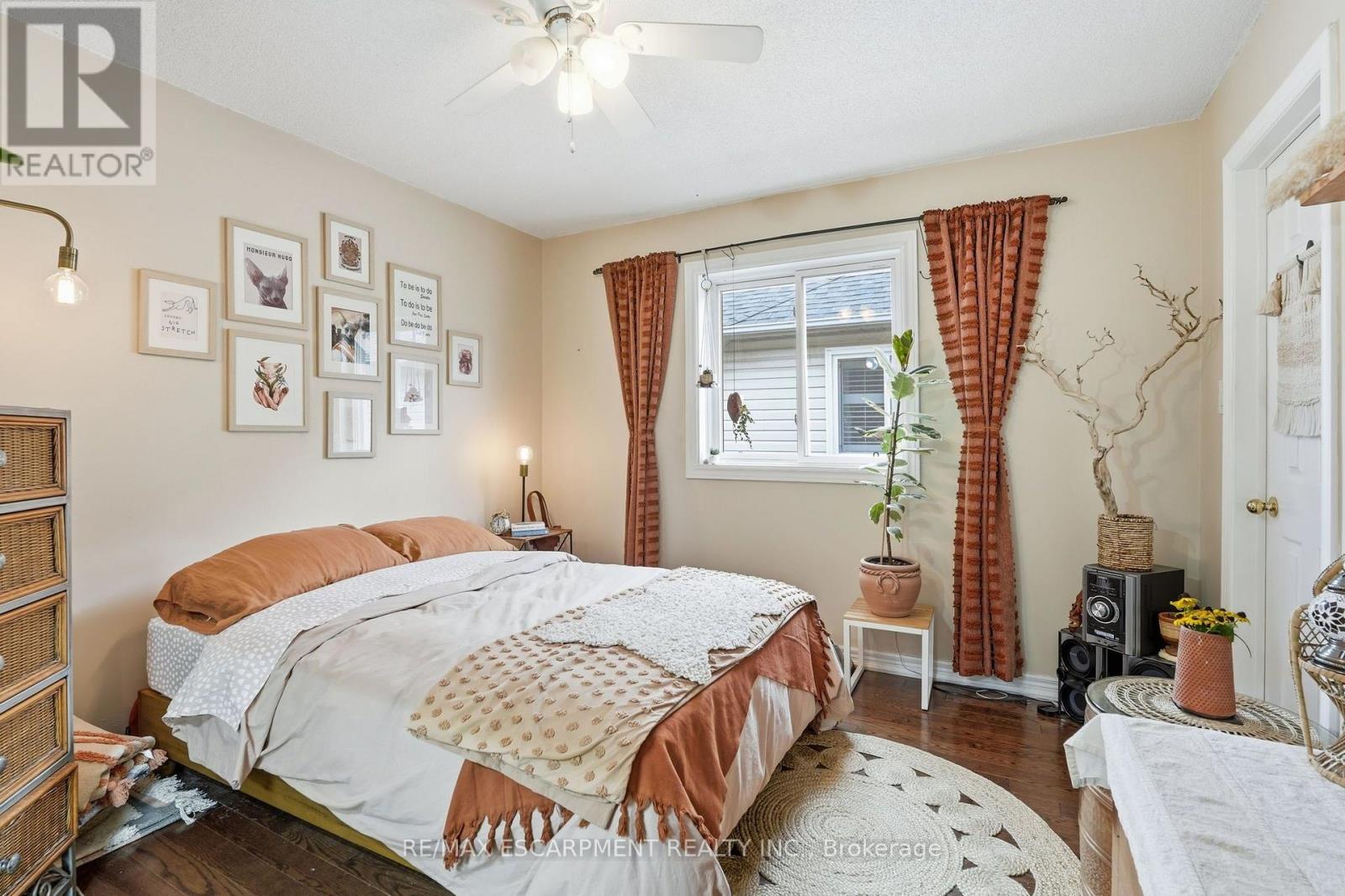 8 SLATER COURT - 25