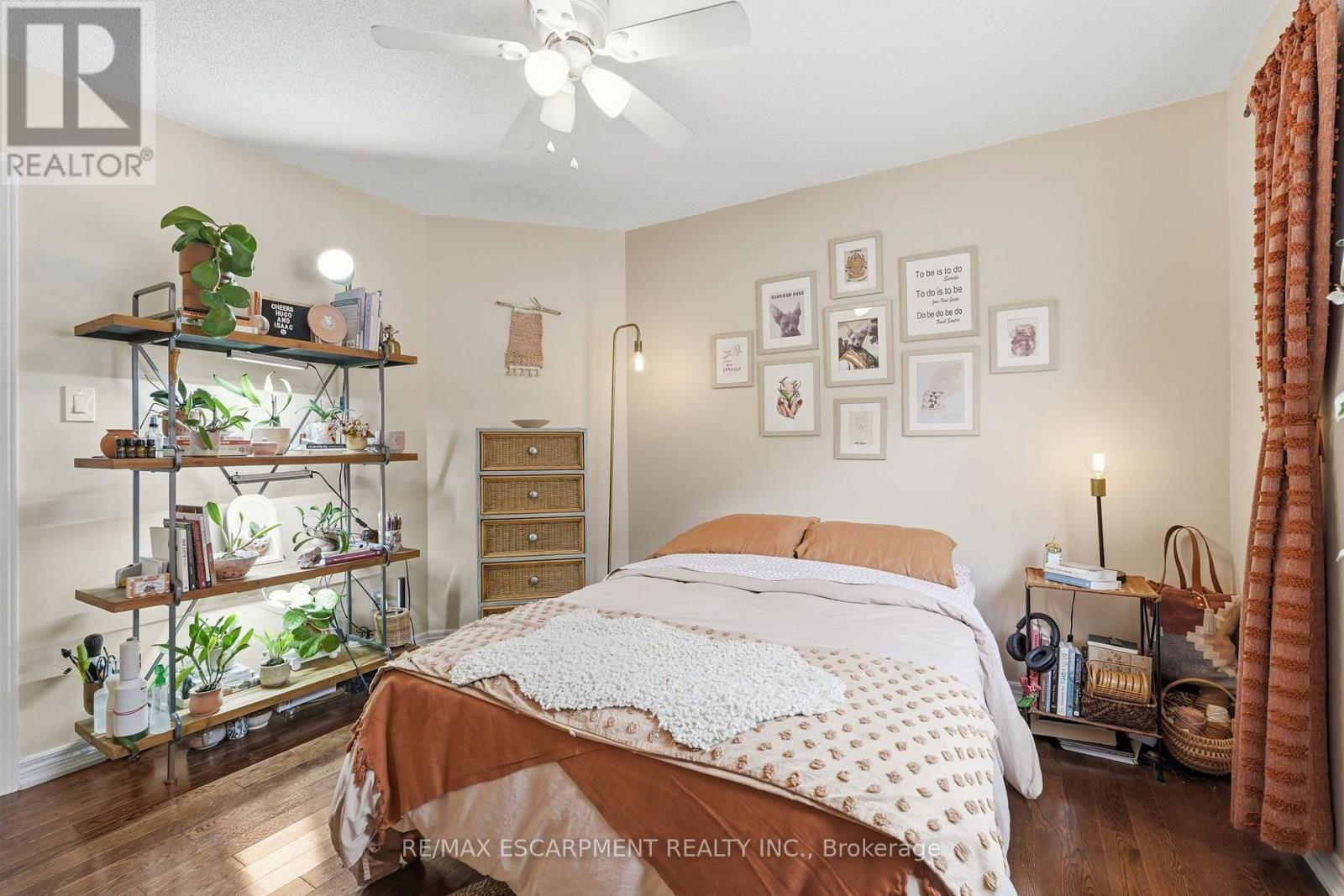 8 SLATER COURT - 26