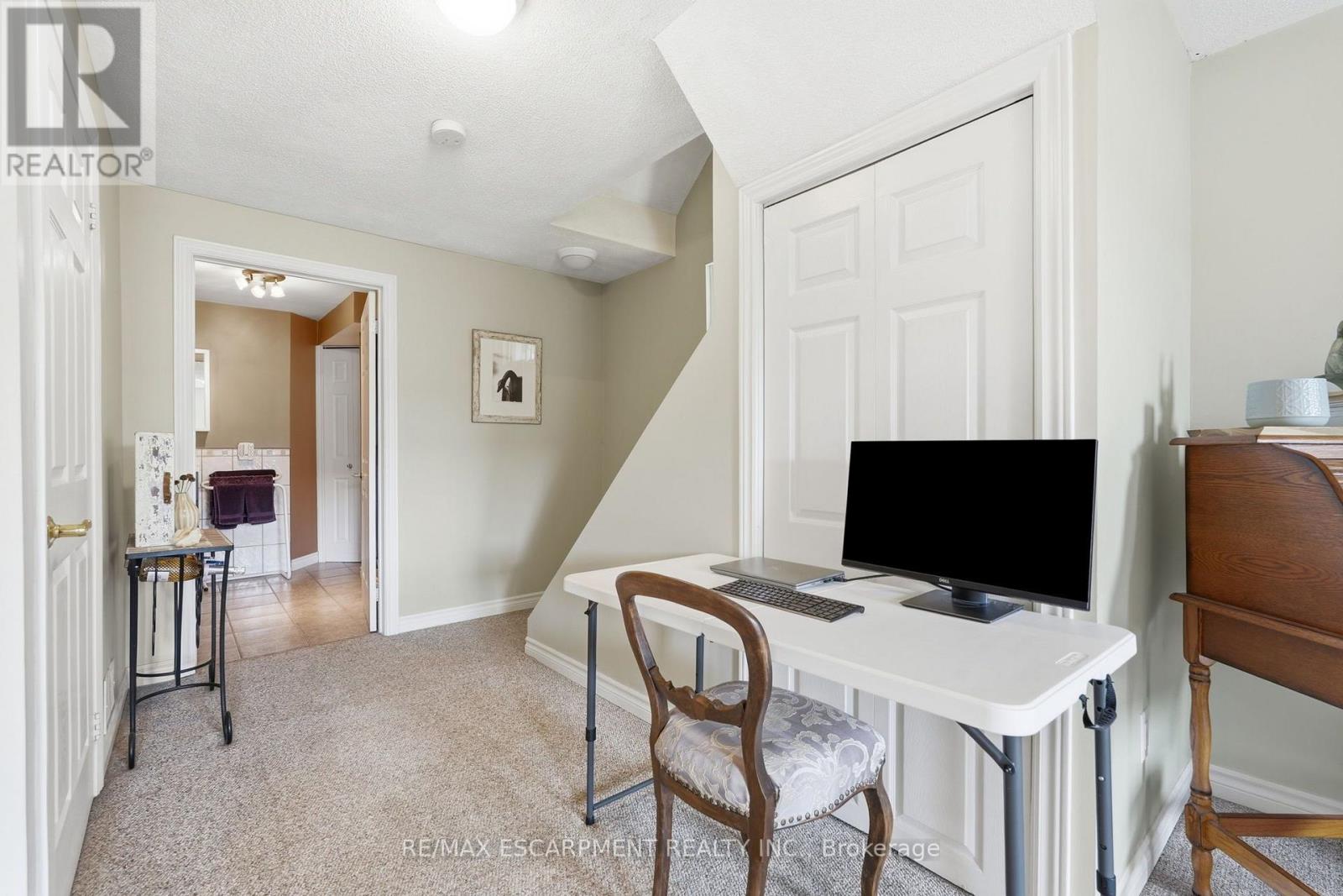 8 SLATER COURT - 31