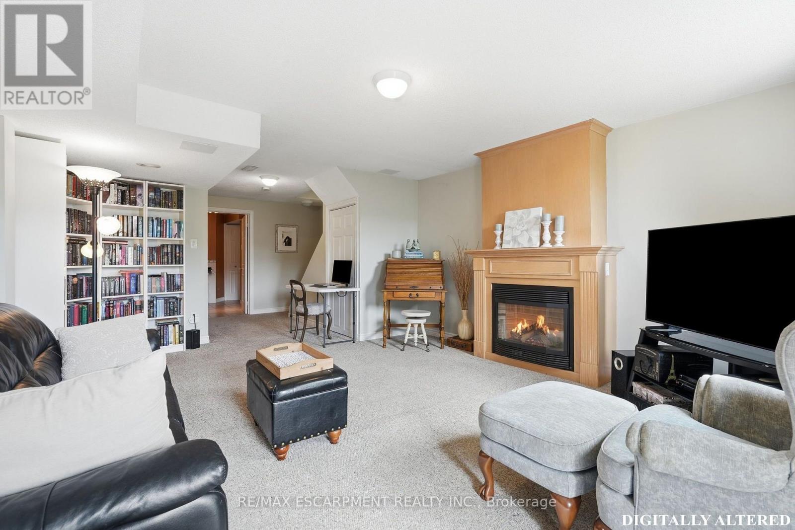8 SLATER COURT - 32