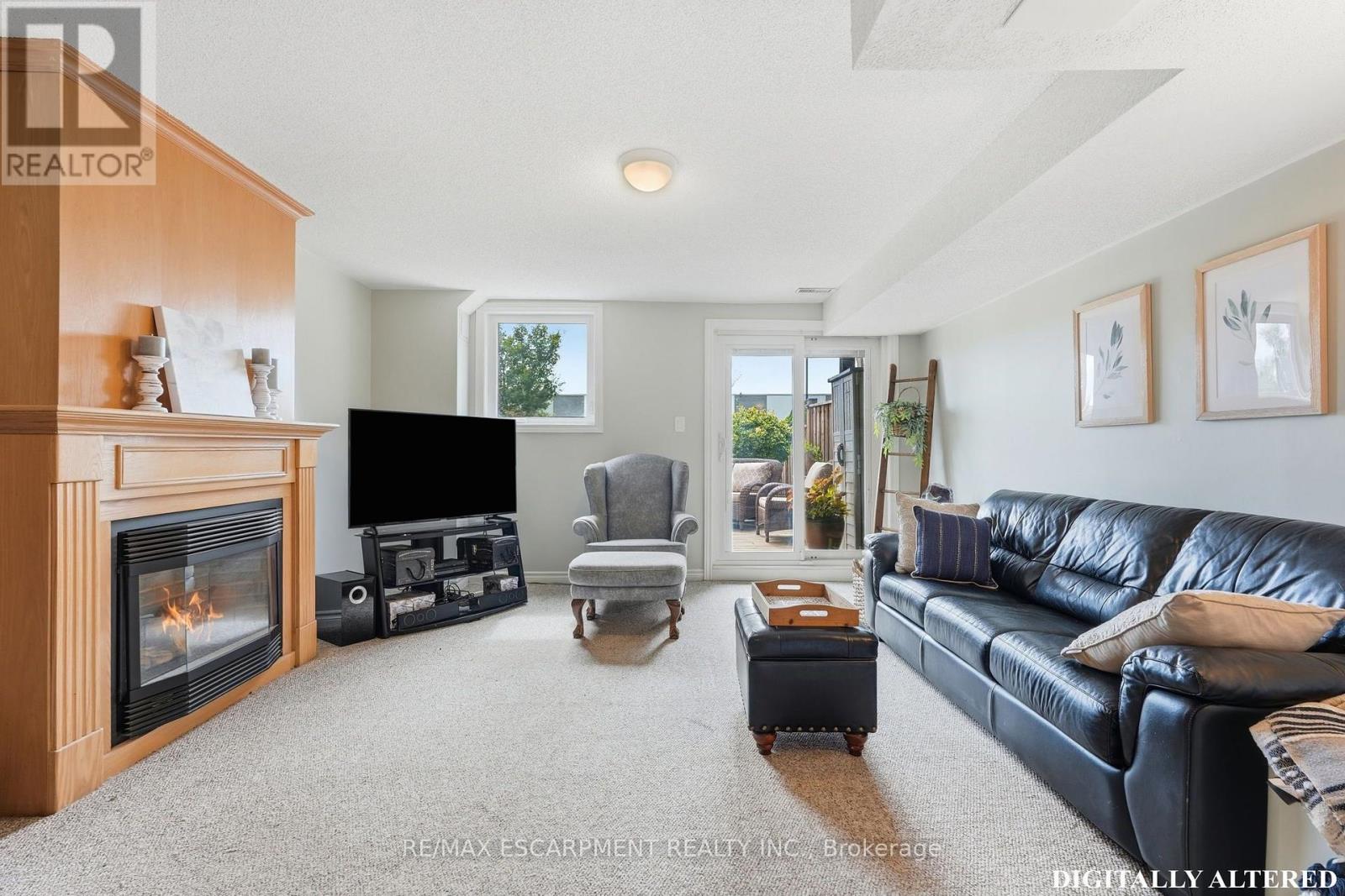 8 SLATER COURT - 34