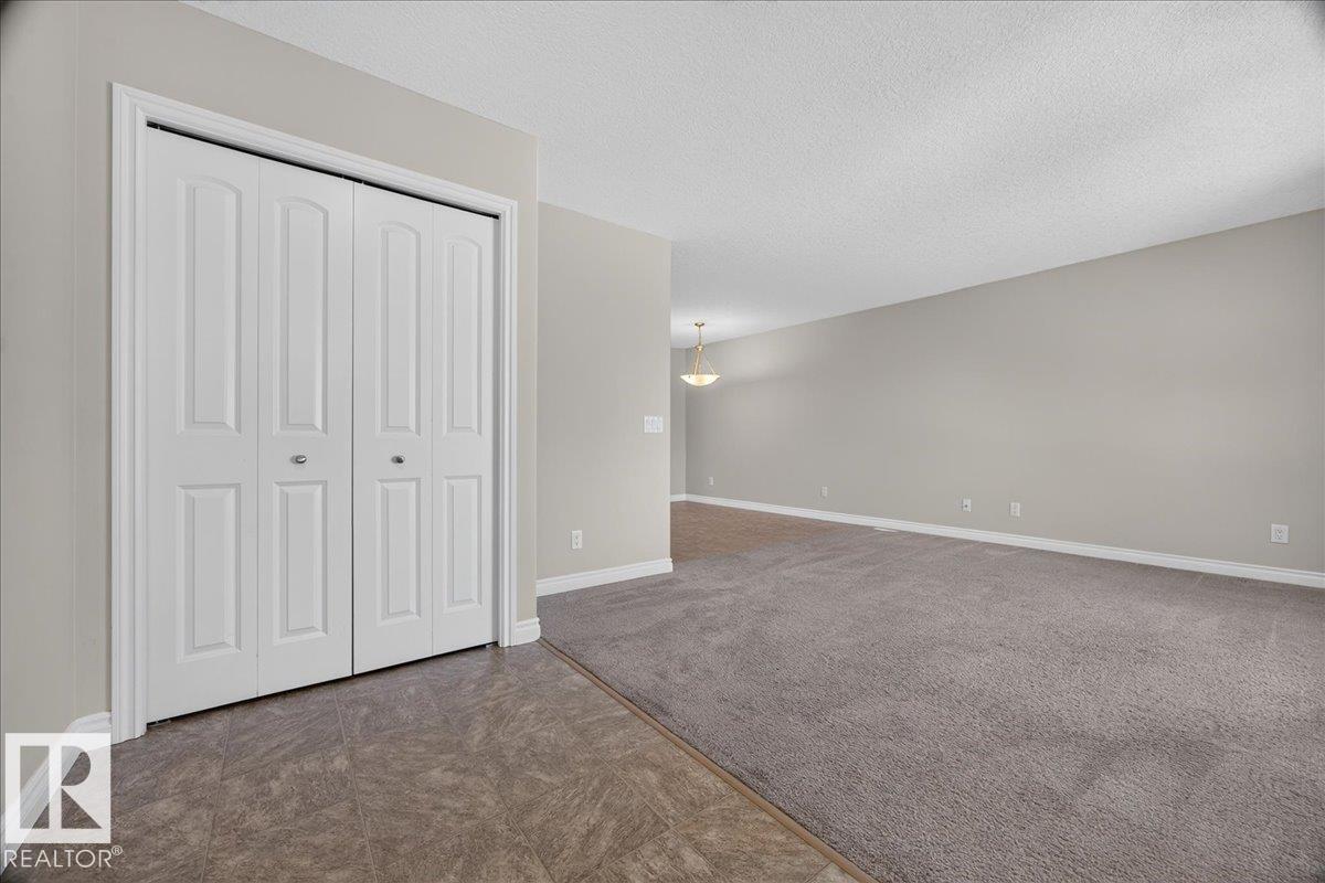 4925 51 AV - 5