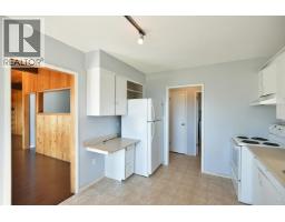 4726 Laurel Avenue, Sechelt, BC V7Z0E7 Photo 7