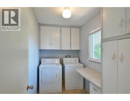 4726 Laurel Avenue, Sechelt, BC V7Z0E7 Photo 23
