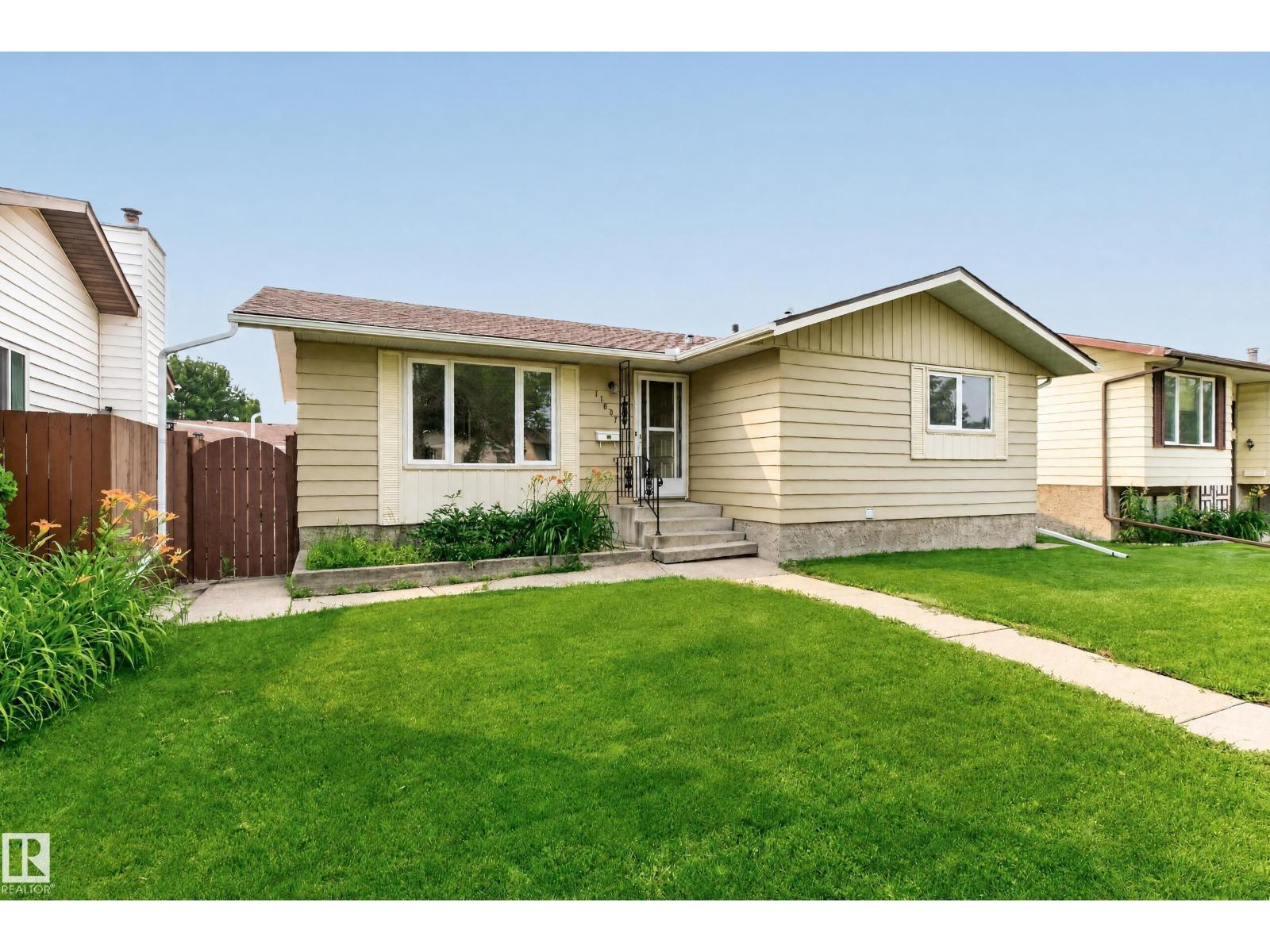 11607 139 AV NW, Edmonton, Alberta, T5X3L3