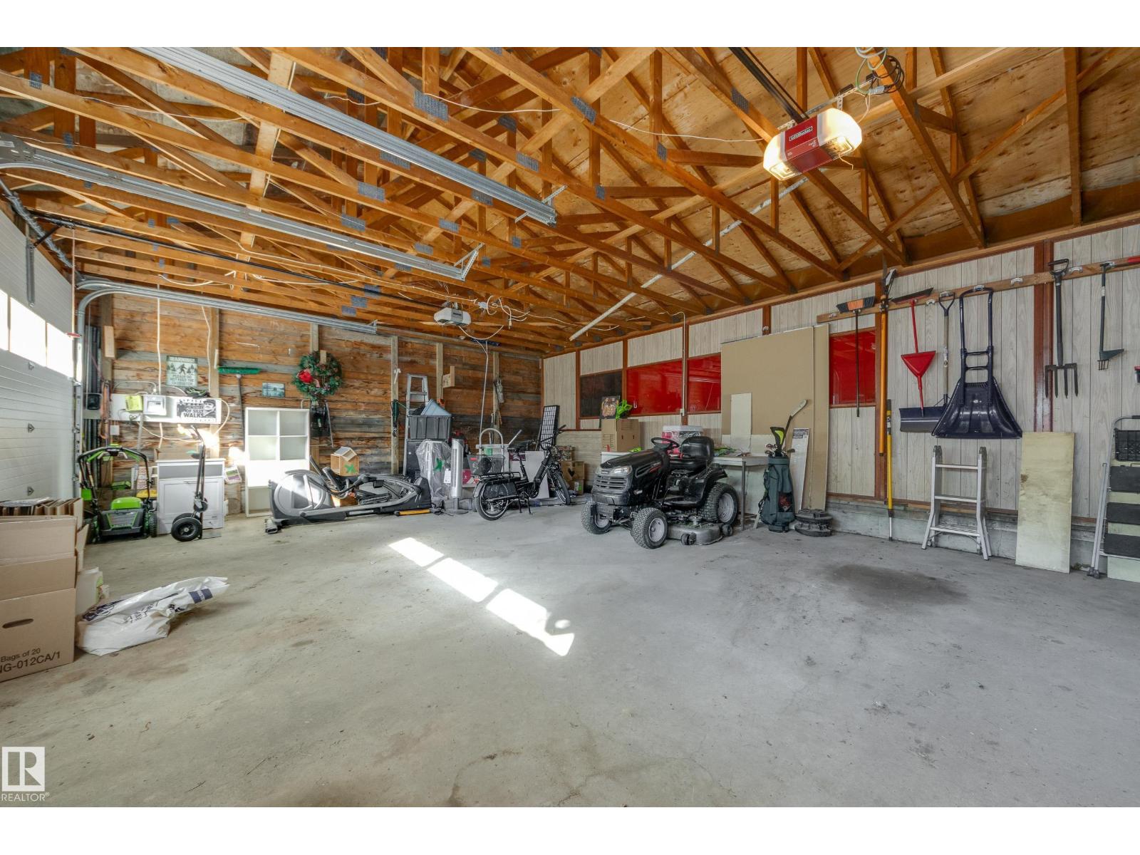 #253 52313 RGE ROAD 232 - 35