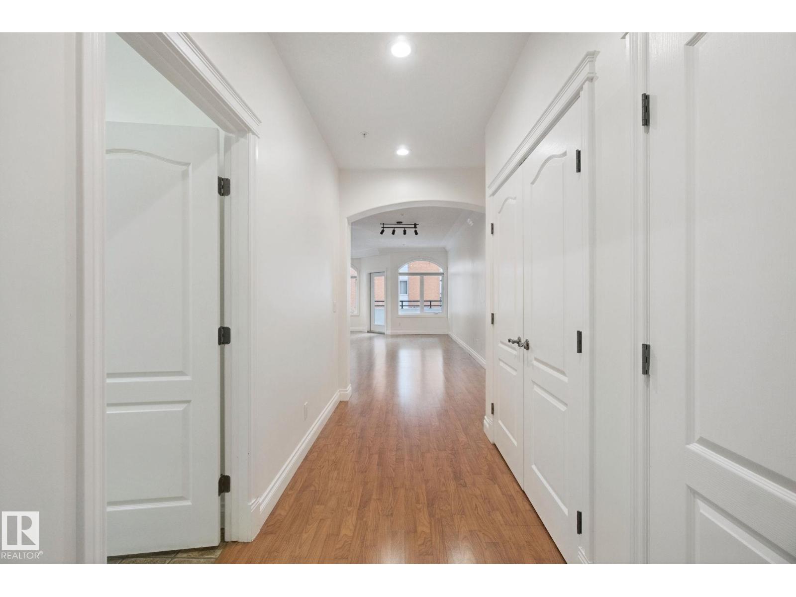 #203 10178 117 ST NW - 17