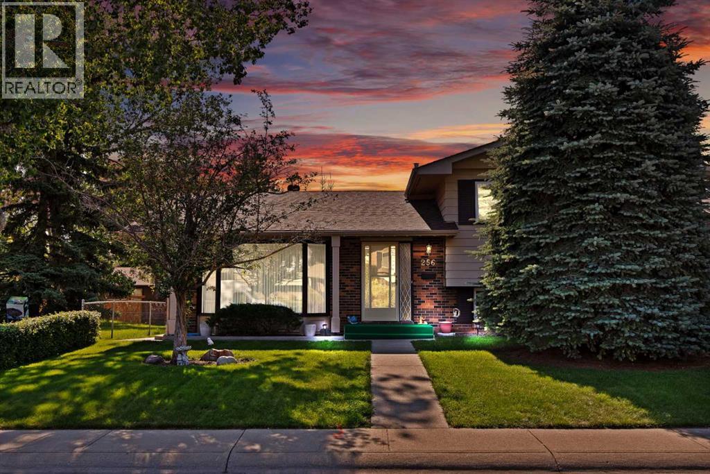 256 Parkwood Close SE, Calgary, Alberta, T2J3V9