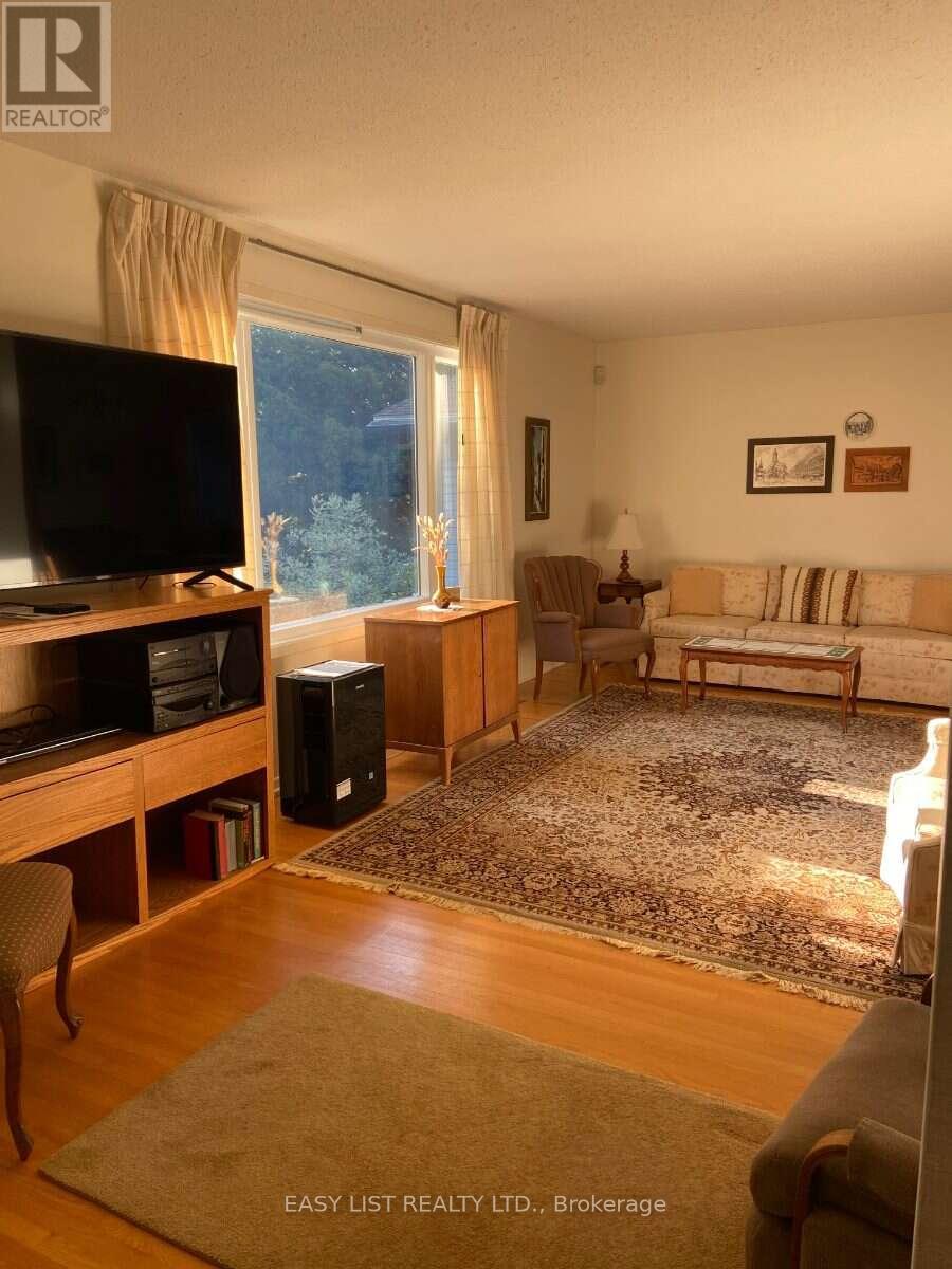 2154 DUTTON CRESCENT - 12