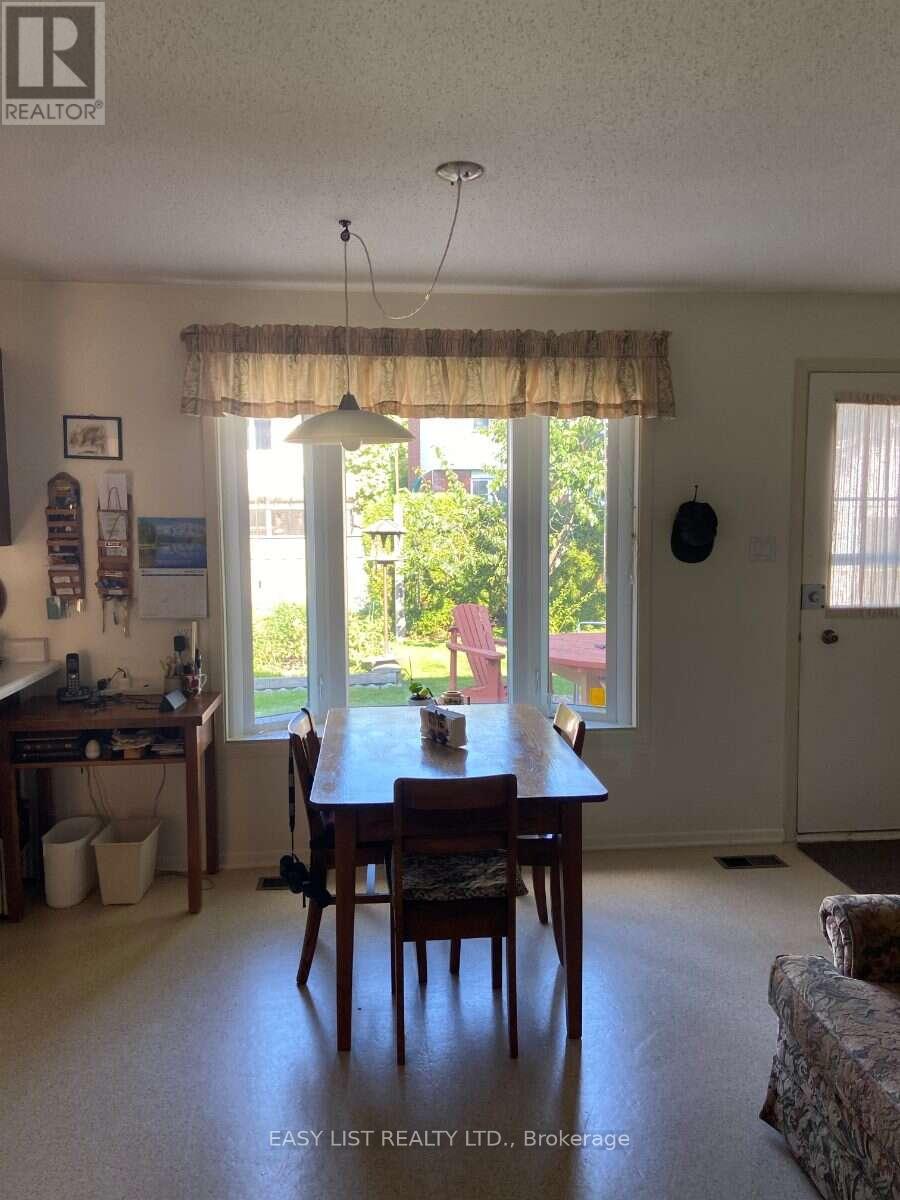 2154 DUTTON CRESCENT - 21