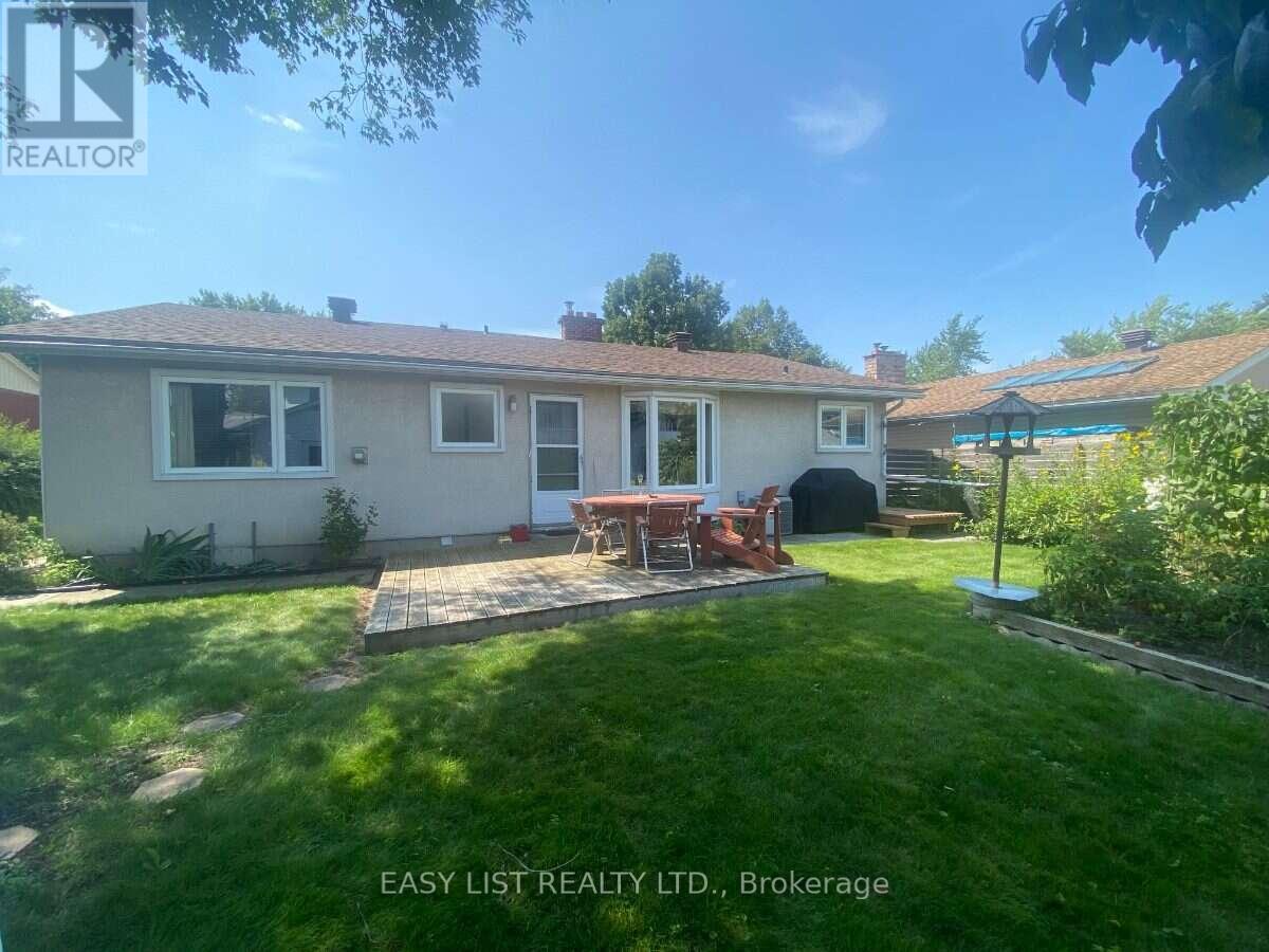 2154 DUTTON CRESCENT - 3