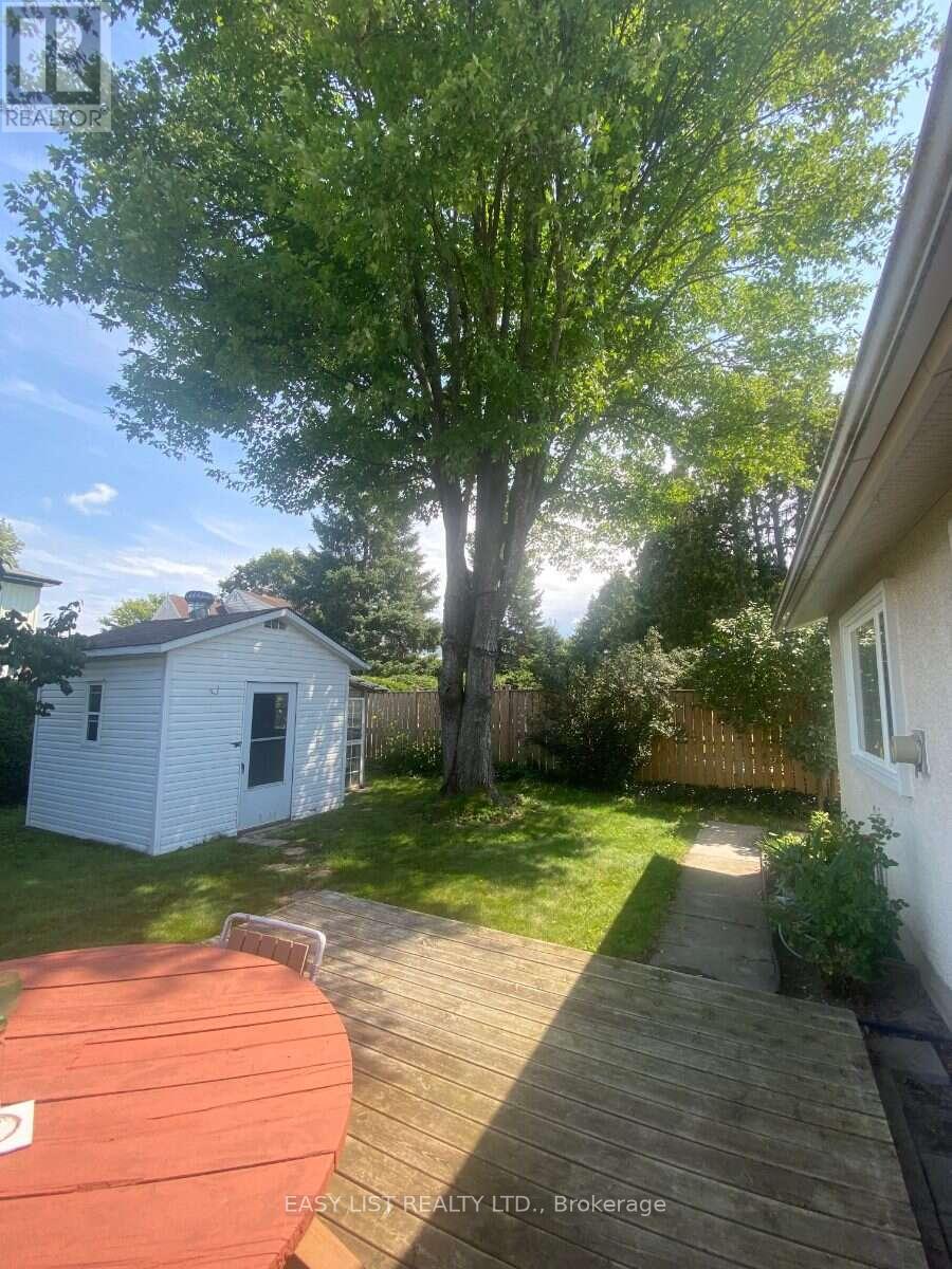 2154 DUTTON CRESCENT - 4