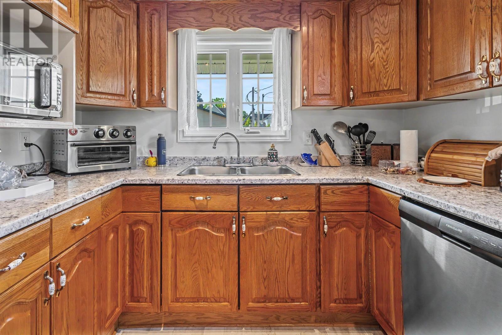 109 Upper Mclean Street - Image 16