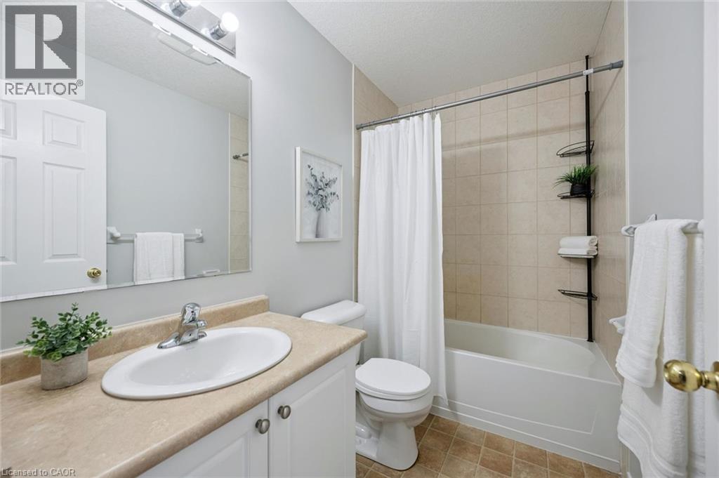 137 HIGHLAND Crescent - Image 21