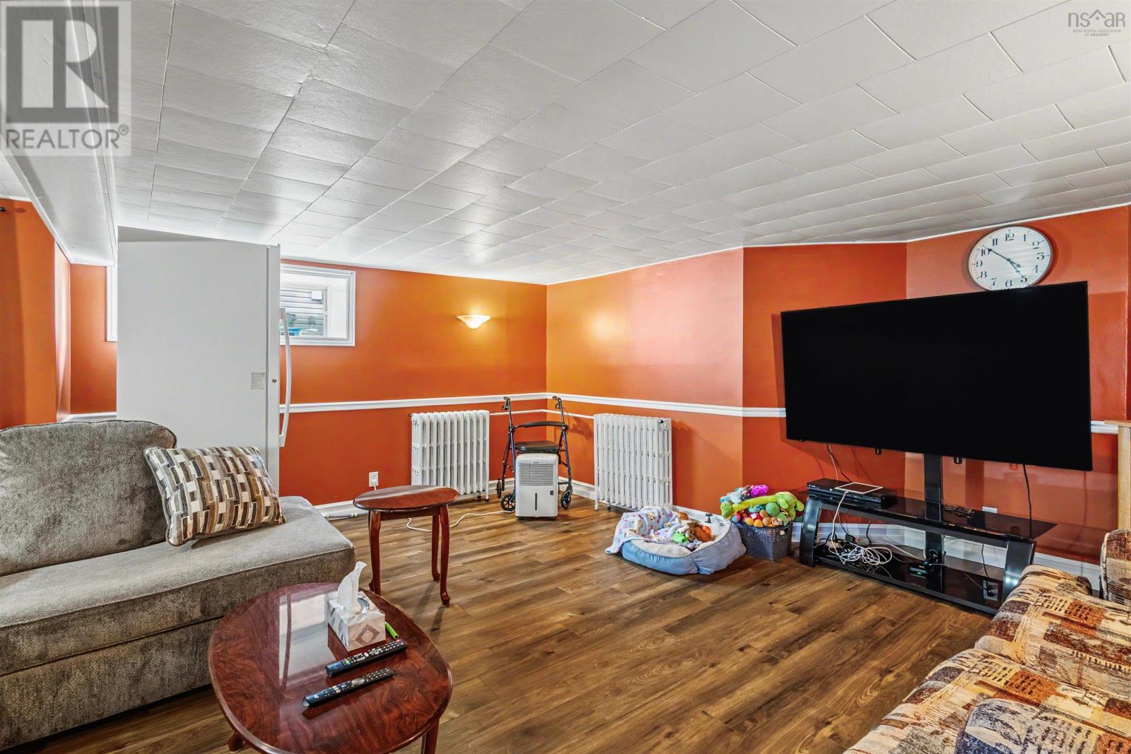 109 Upper Mclean Street - Image 32