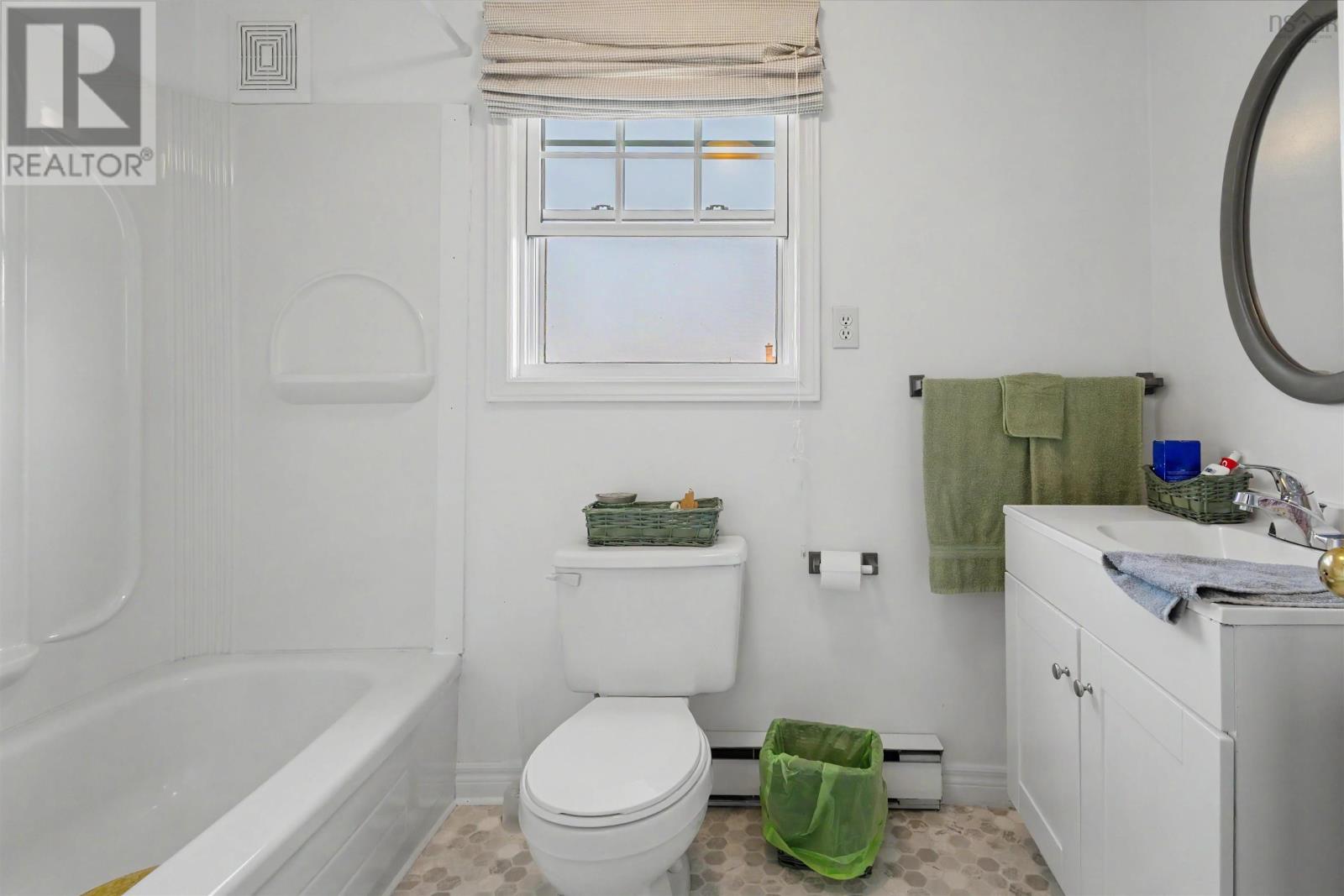 109 Upper Mclean Street - Image 26