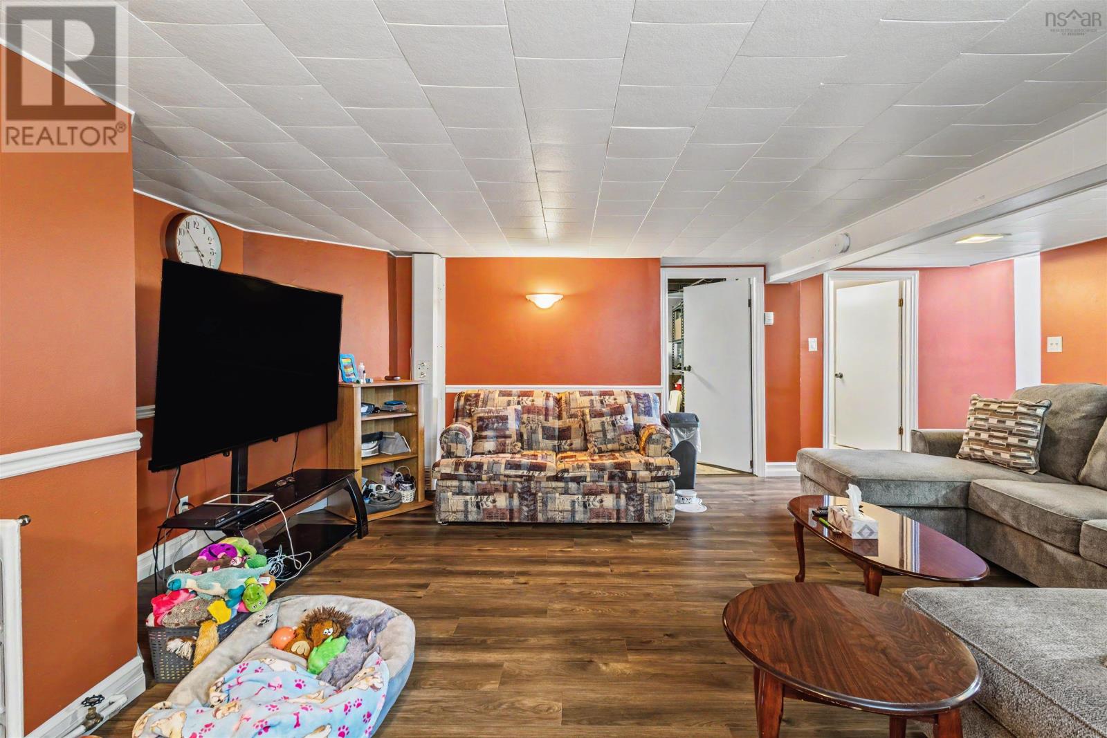 109 Upper Mclean Street - Image 31