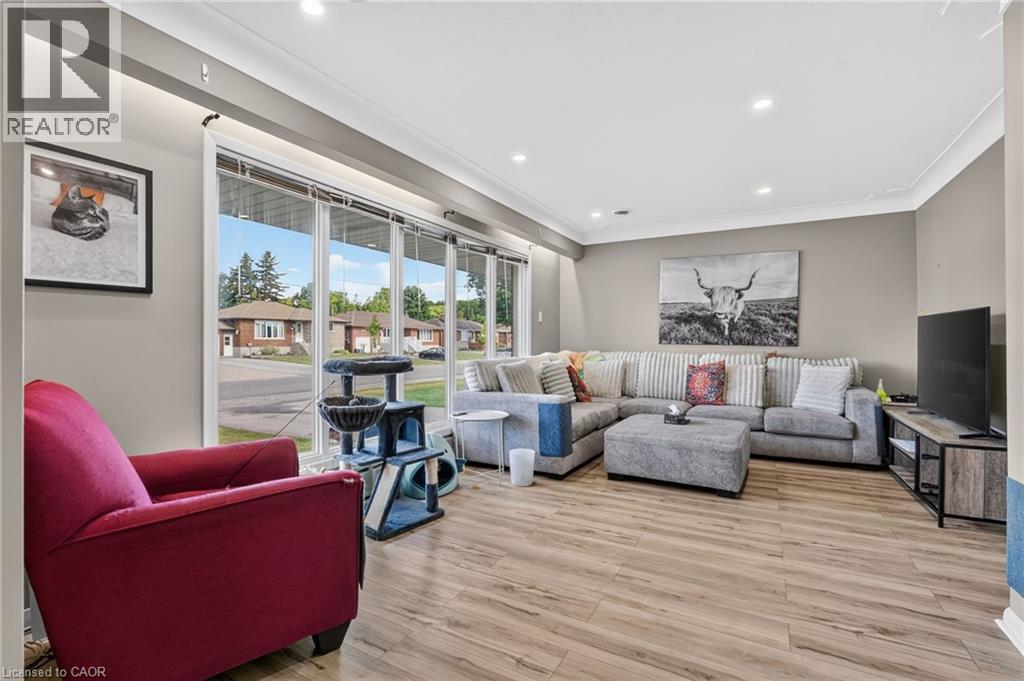 300 KNOLL Street - Image 4