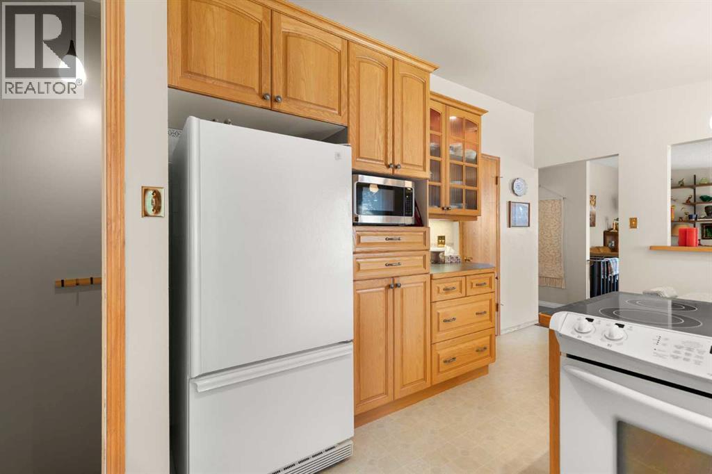 1171 Bassett Crescent NW - 18