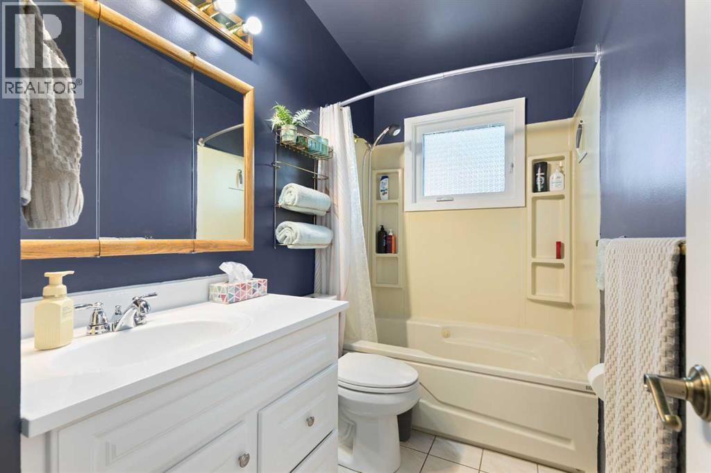 1171 Bassett Crescent NW - 21