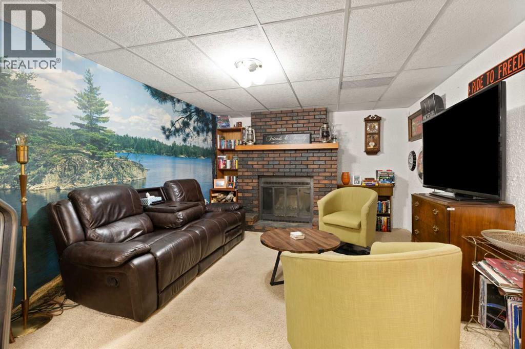 1171 Bassett Crescent NW - 32