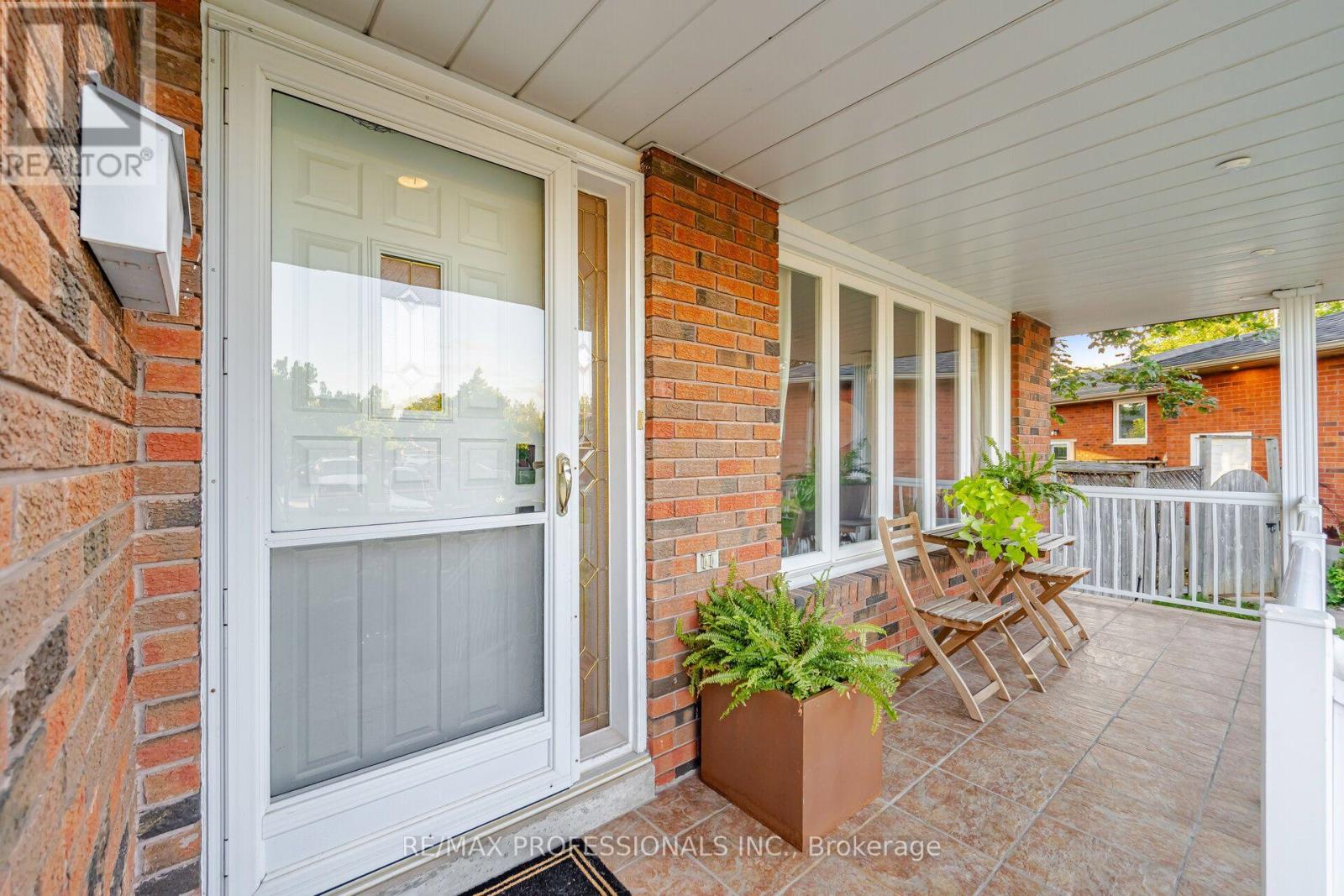 10 HOPEDALE COURT - 5