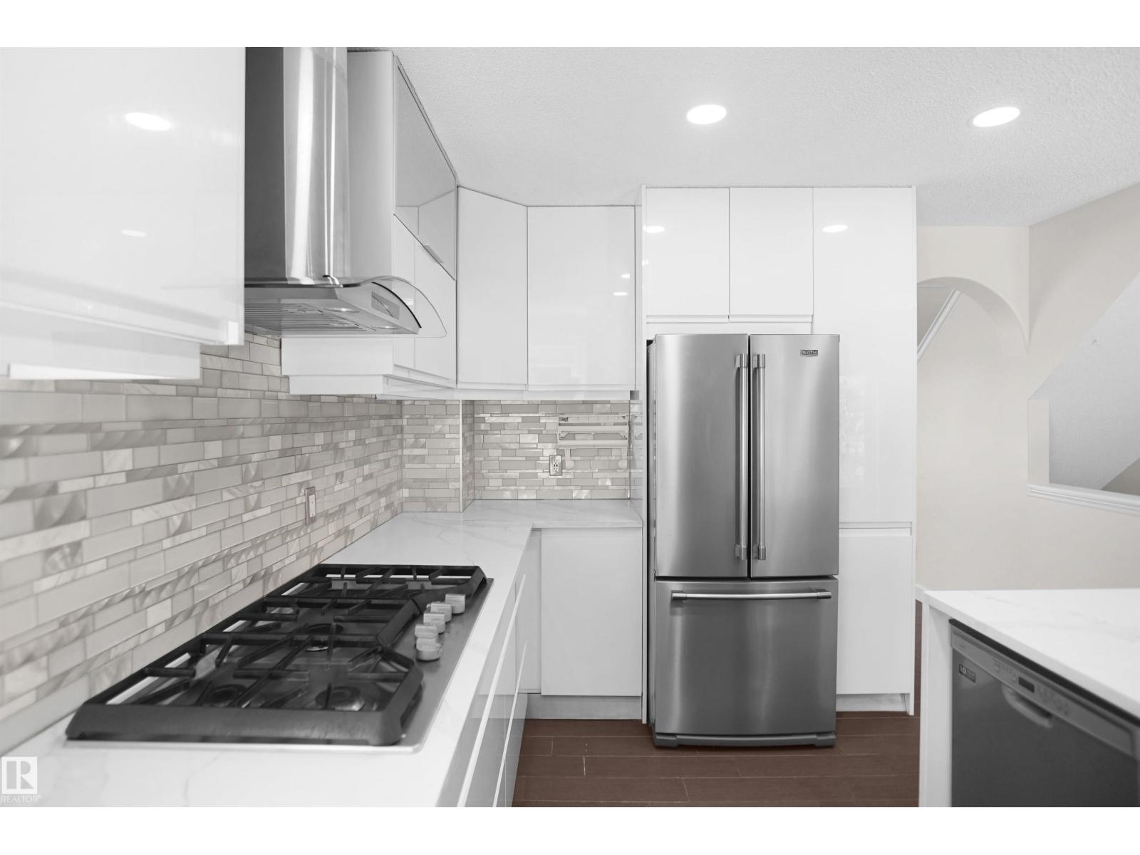 19 CHRISTINA WY - Image 12