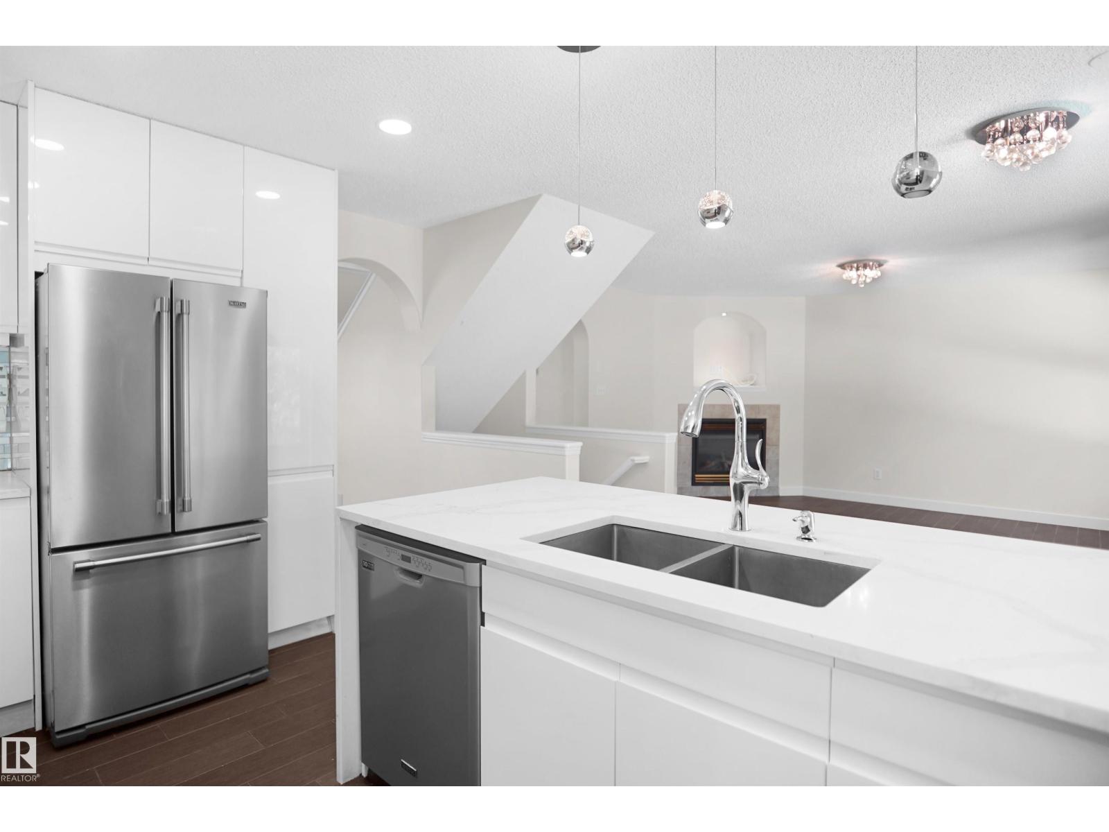 19 CHRISTINA WY - Image 13
