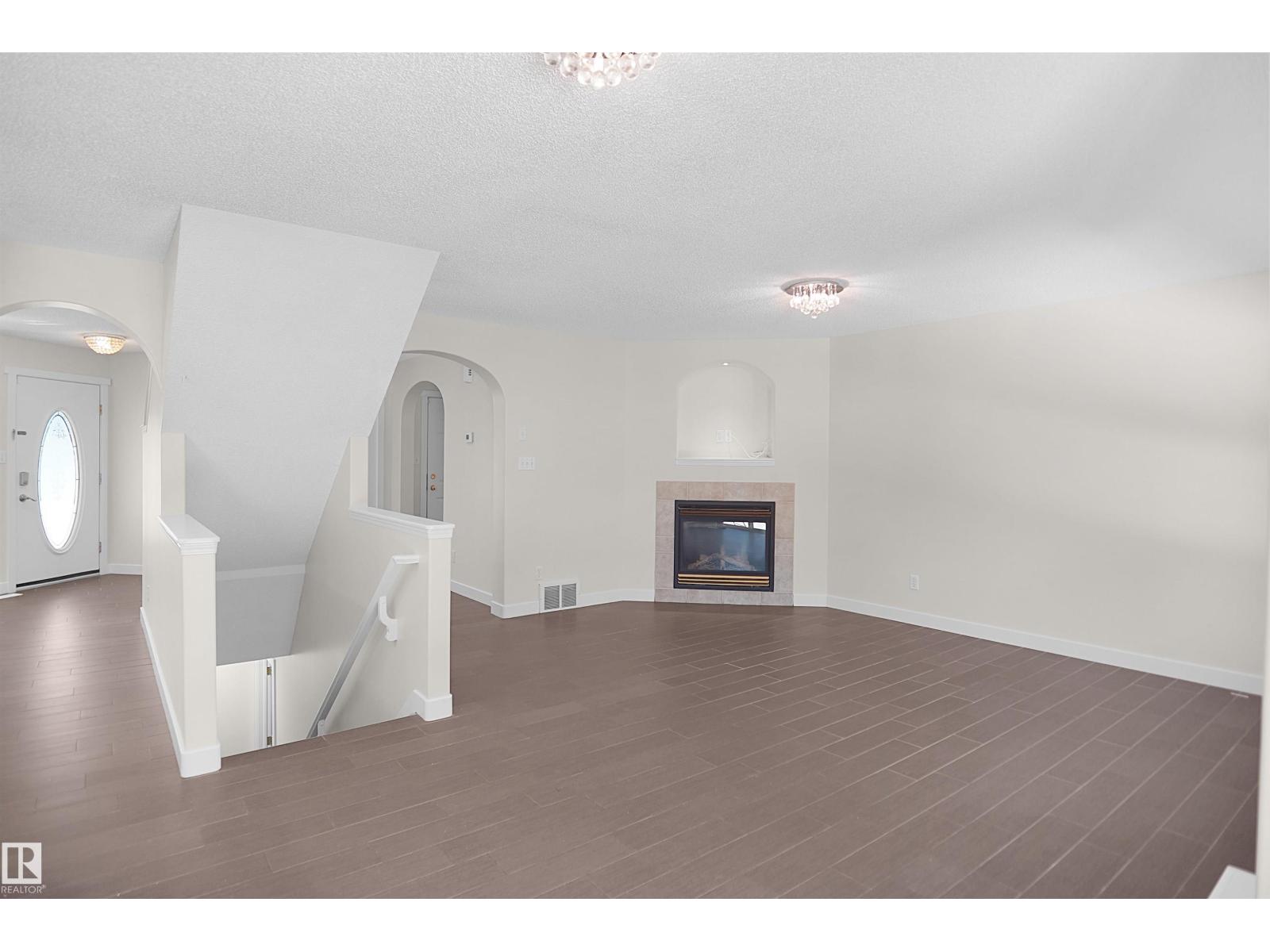 19 CHRISTINA WY - Image 17