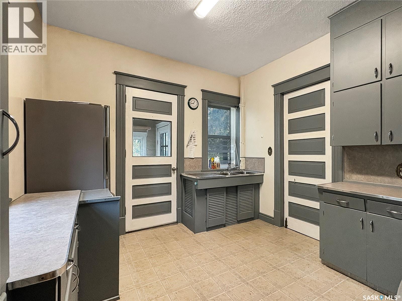 12 22nd STREET - 18
