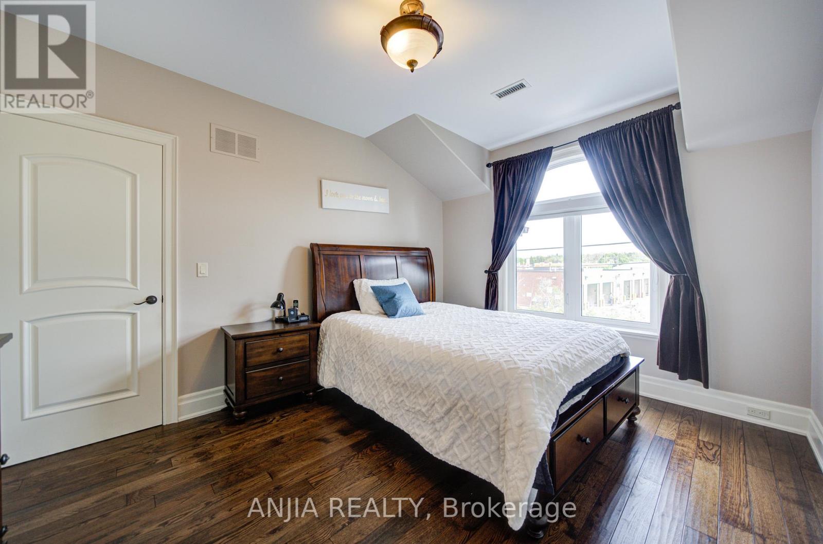 452 FERNLEIGH CIRCLE S - 24