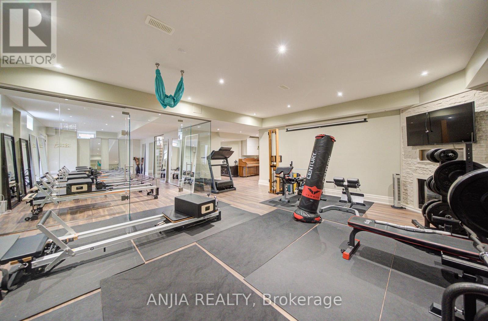 452 FERNLEIGH CIRCLE S - 38
