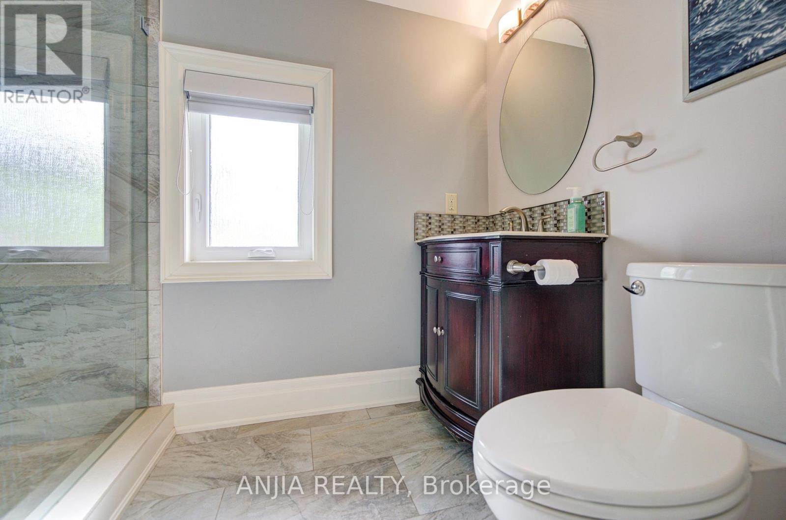 452 FERNLEIGH CIRCLE S - 32