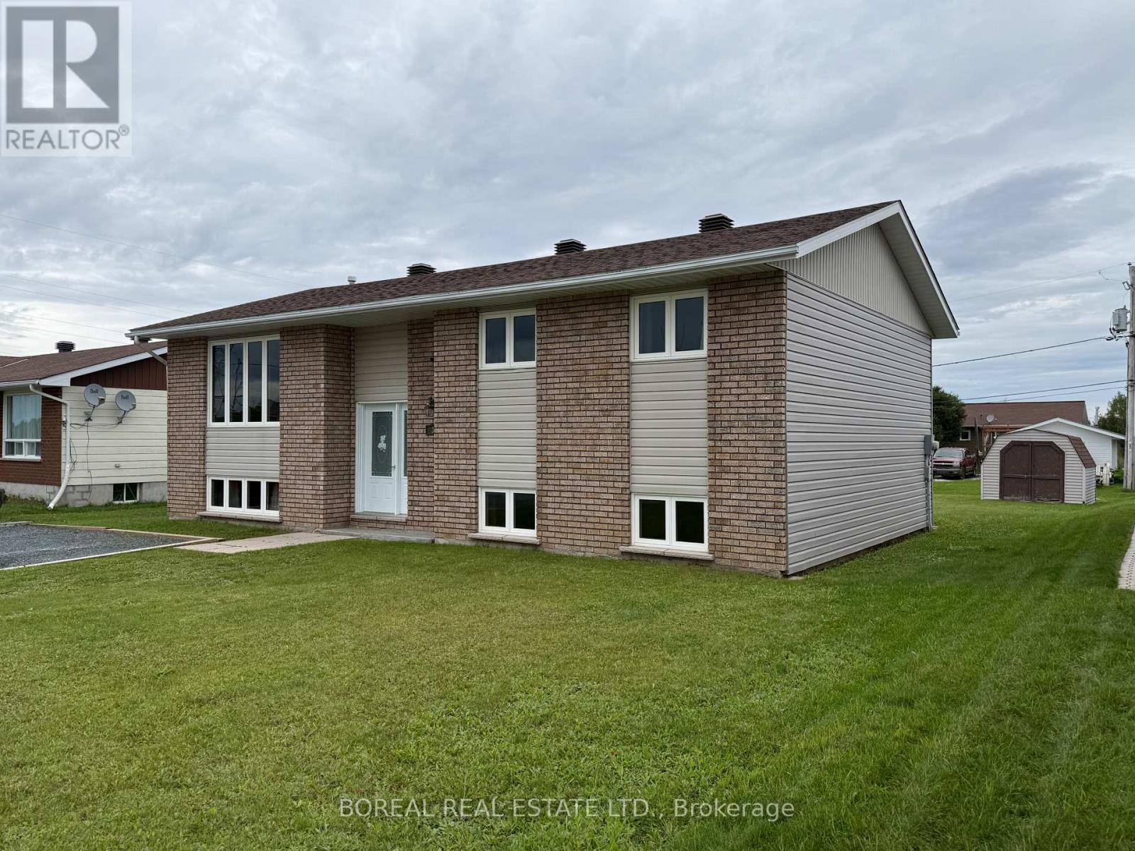 30 EIGHTEENTH AVENUE, Cochrane, Cochrane photo 2