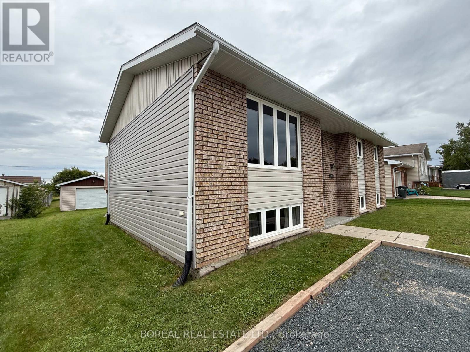 30 EIGHTEENTH AVENUE, Cochrane, Cochrane photo 3