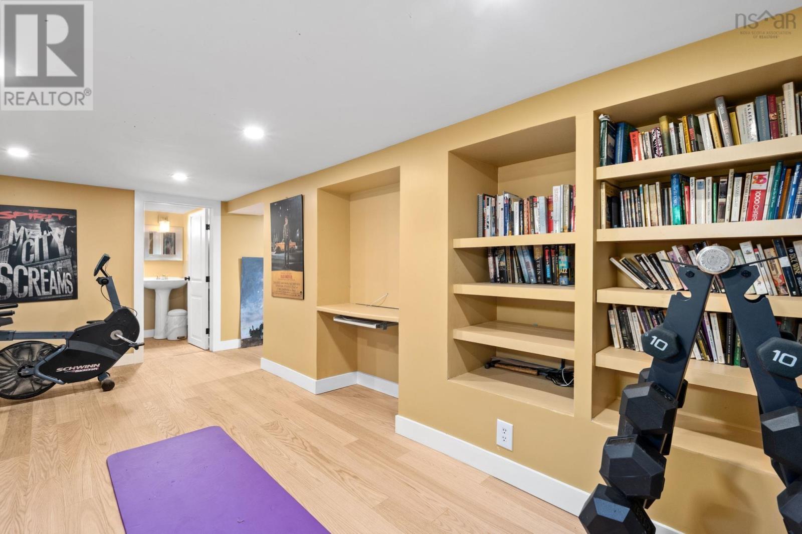 6161 Watt Street - Image 32