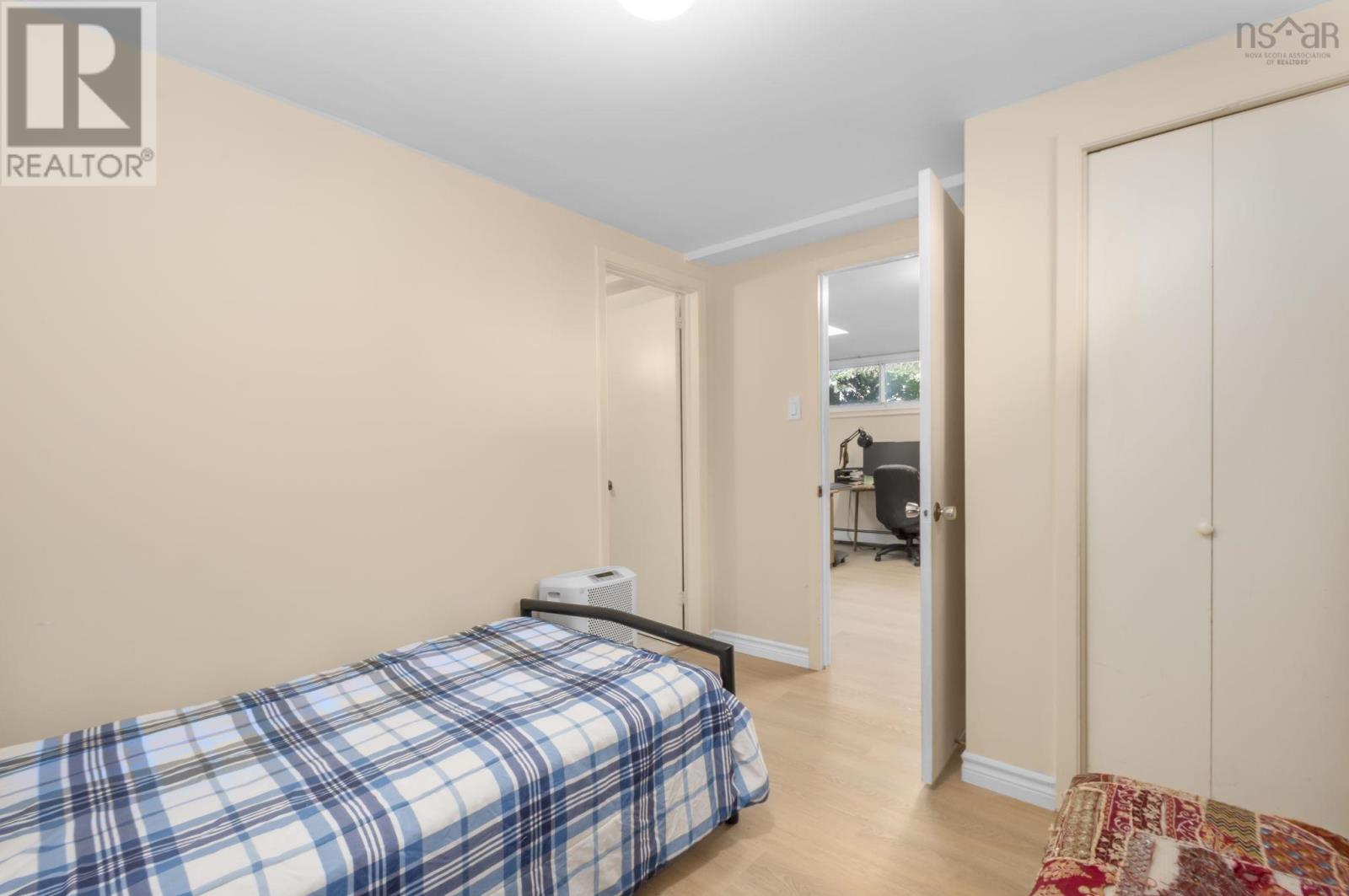 22 Northcliffe Lane - 36